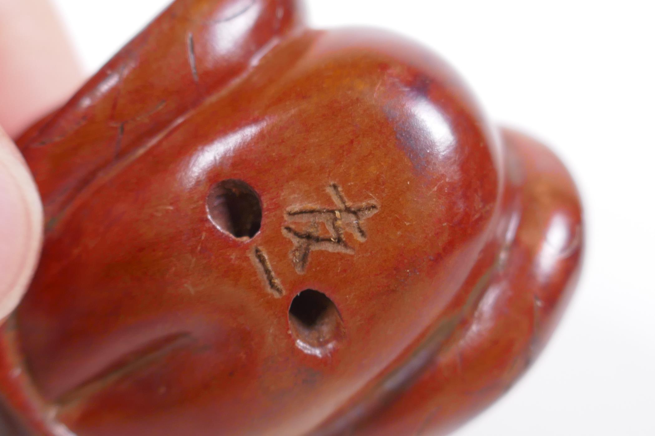 Two Japanese carved boxwood netsuke in the form of a snake and a bat, signed, 5cm long - Image 5 of 5