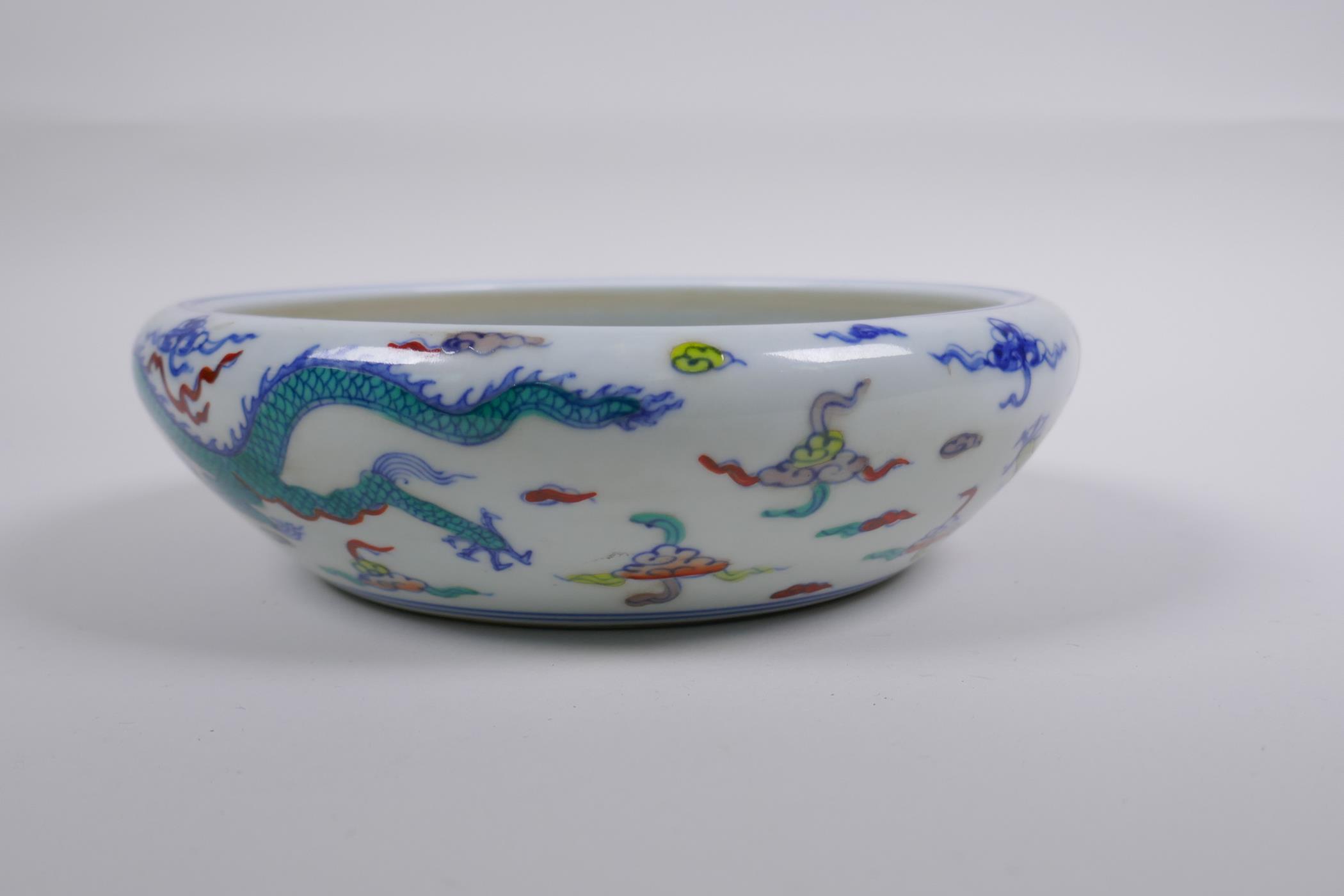 A Chinese Doucai porcelain dish with rolled rim, decorated with dragons, Chenghua 6 character mark - Image 5 of 7