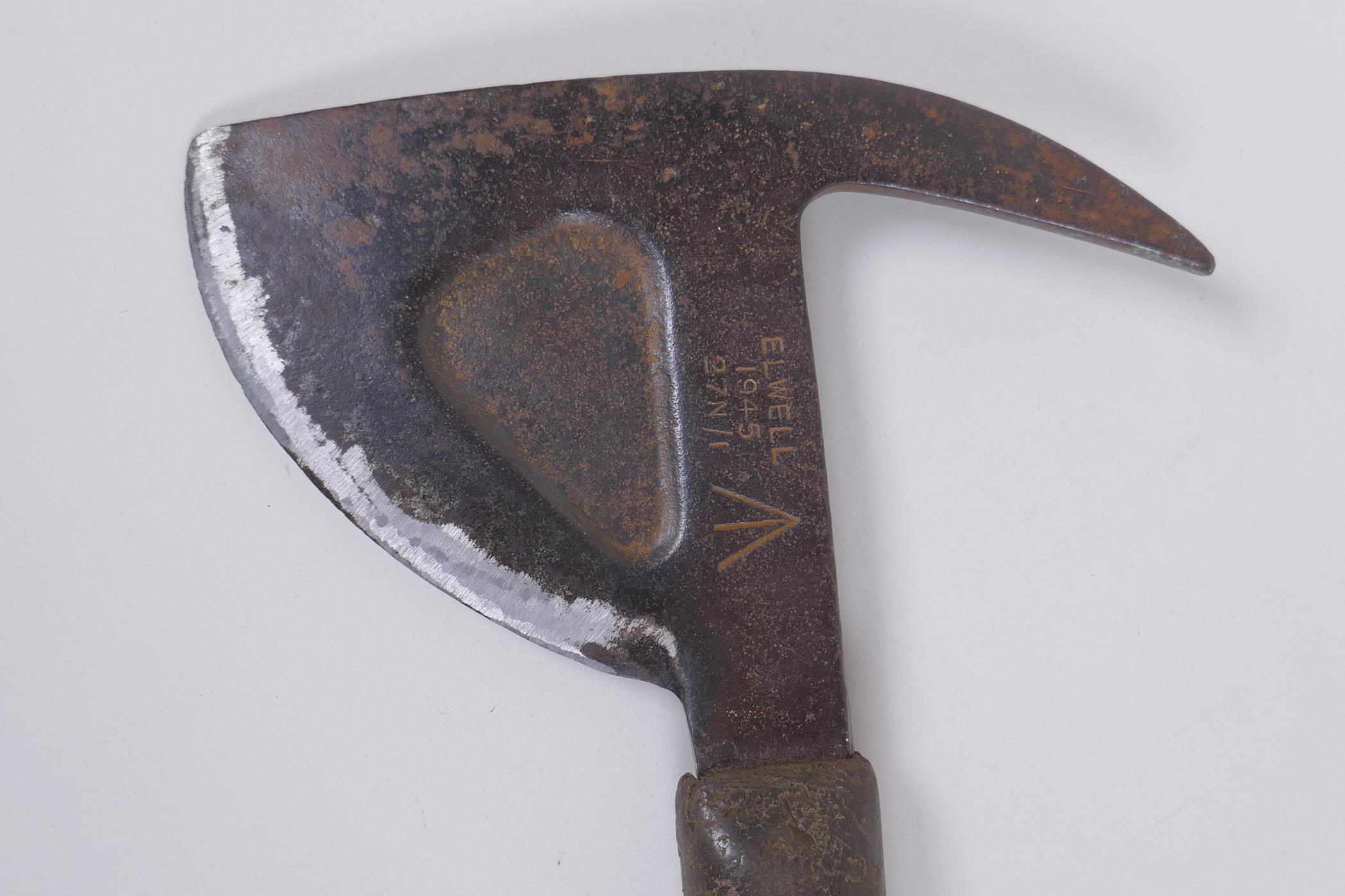 A British WWII RAF pilot's escape axe by Elwell, 1945, marked with the War Department arrow, - Image 2 of 6