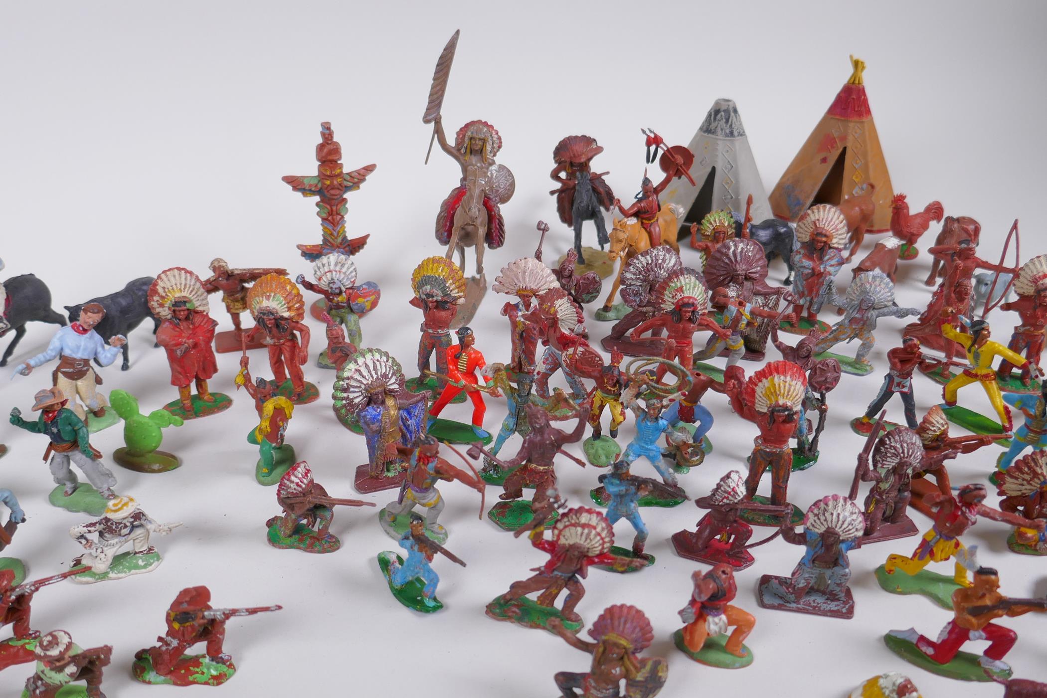 A large quantity of vintage plastic and metal 'cowboy and Indian' toy figures, various makers - Image 4 of 8