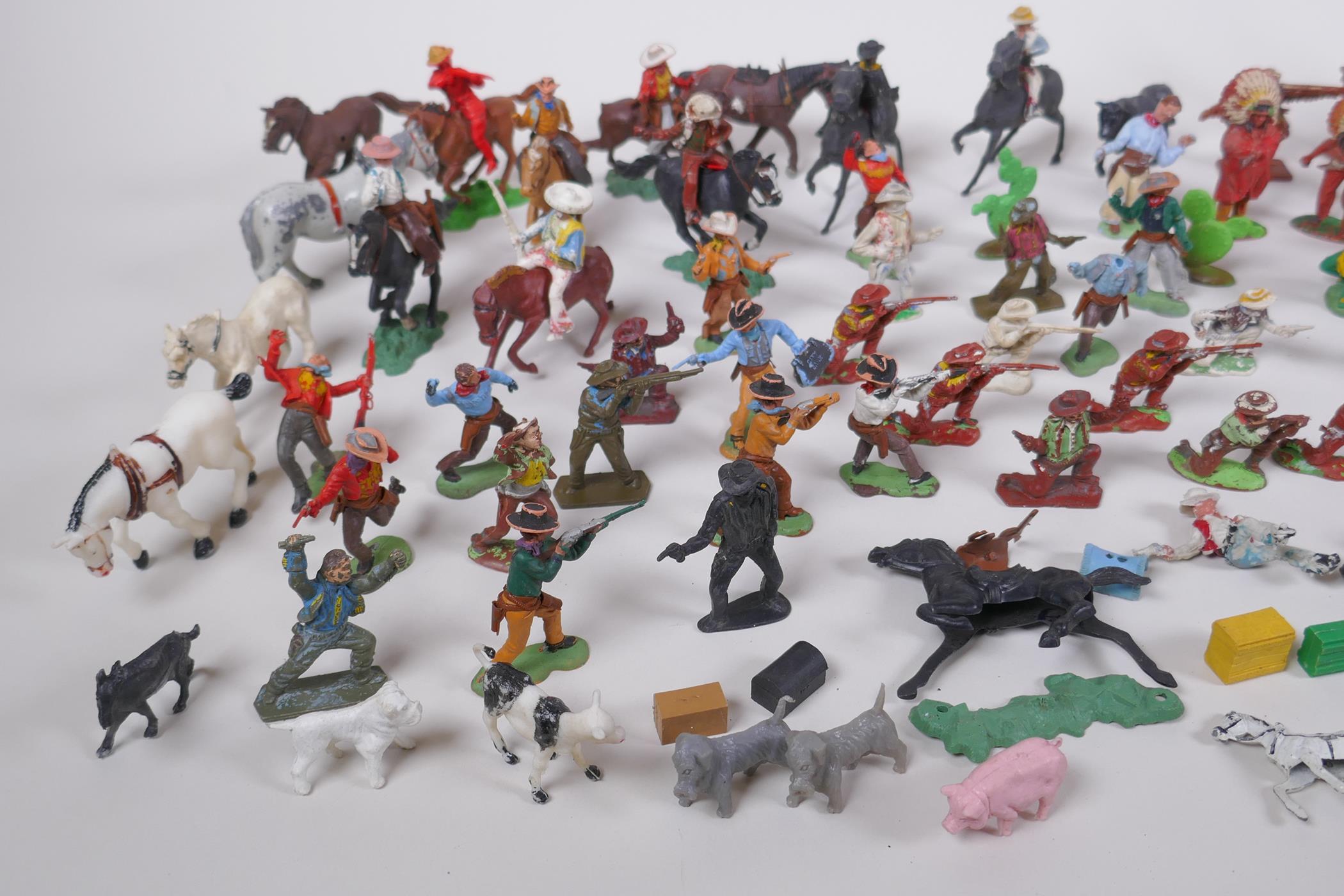 A large quantity of vintage plastic and metal 'cowboy and Indian' toy figures, various makers - Image 6 of 8