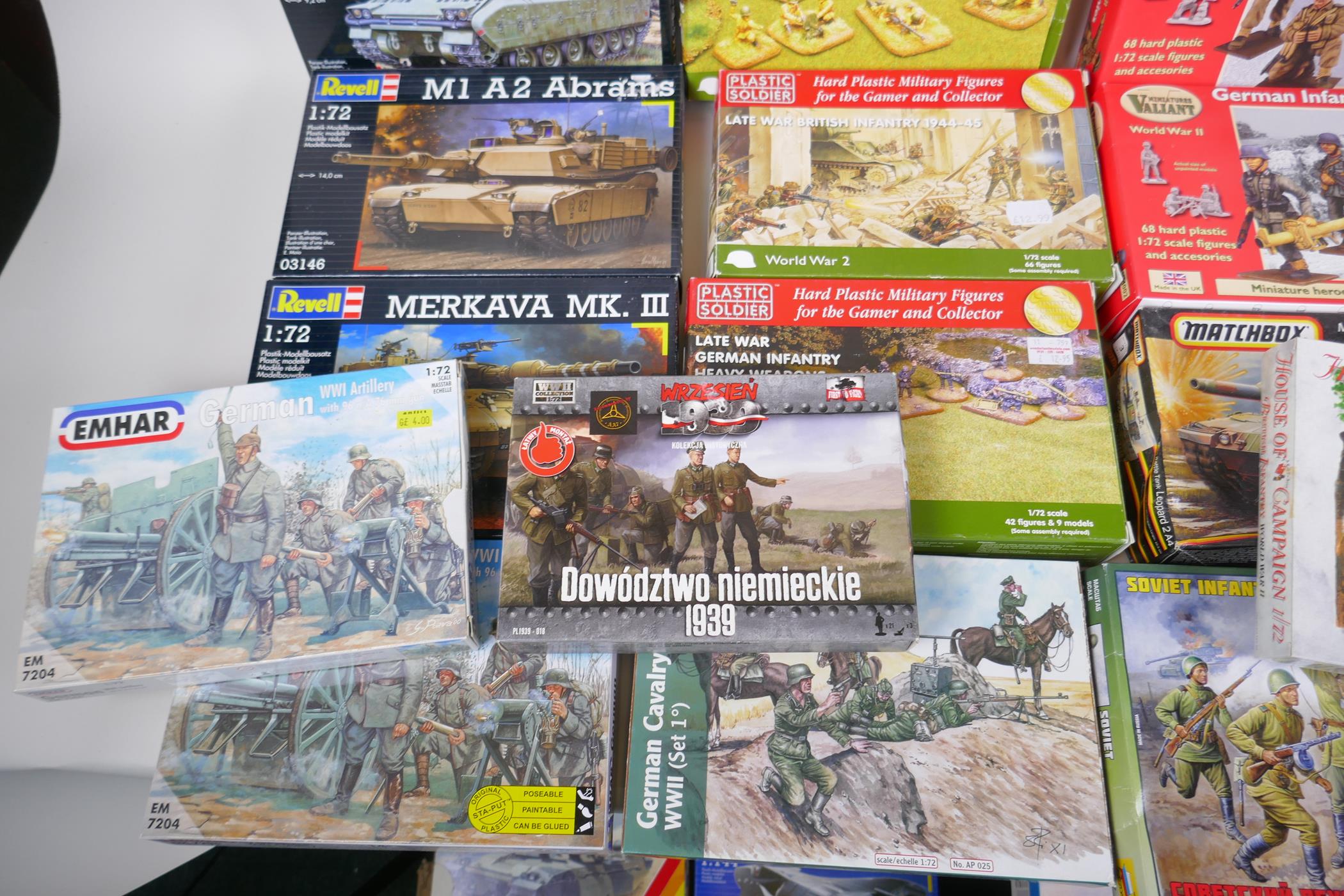 A large collection of boxed 1:72 scale Wargaming/Diorama Miniatures (Troops and vehicles) by Valiant - Image 7 of 10