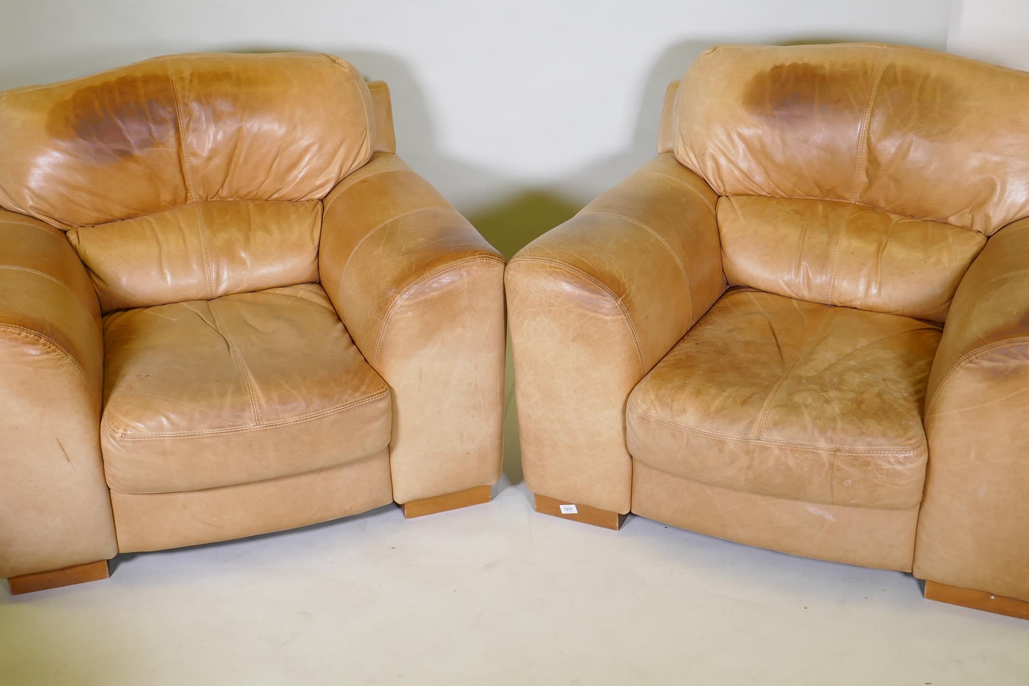 A pair of contemporary leather easy chairs - Image 2 of 2