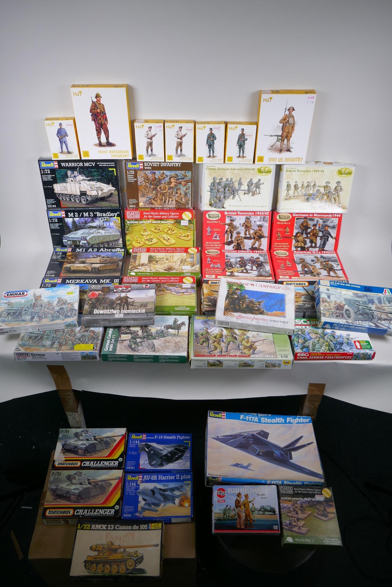 A large collection of boxed 1:72 scale Wargaming/Diorama Miniatures (Troops and vehicles) by Valiant - Image 2 of 10