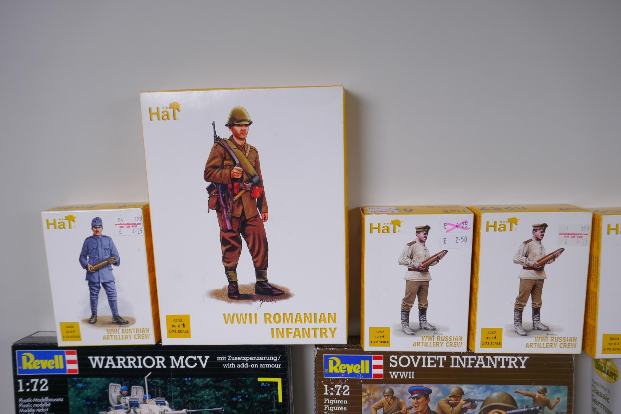 A large collection of boxed 1:72 scale Wargaming/Diorama Miniatures (Troops and vehicles) by Valiant - Image 3 of 10
