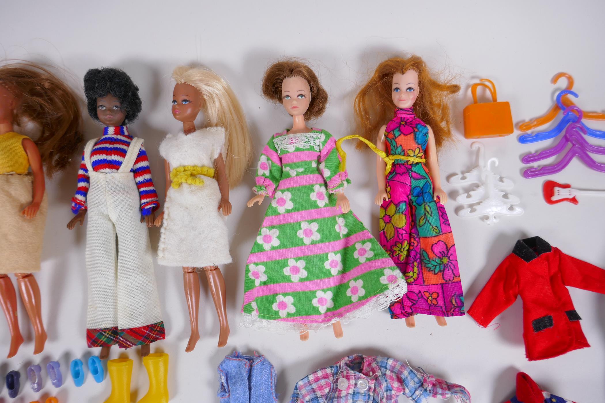 Eight Palitoy Pippa and Friends dolls, including a boxed Pippa the Holiday Girl, 2 loose Pippas, a - Image 5 of 9