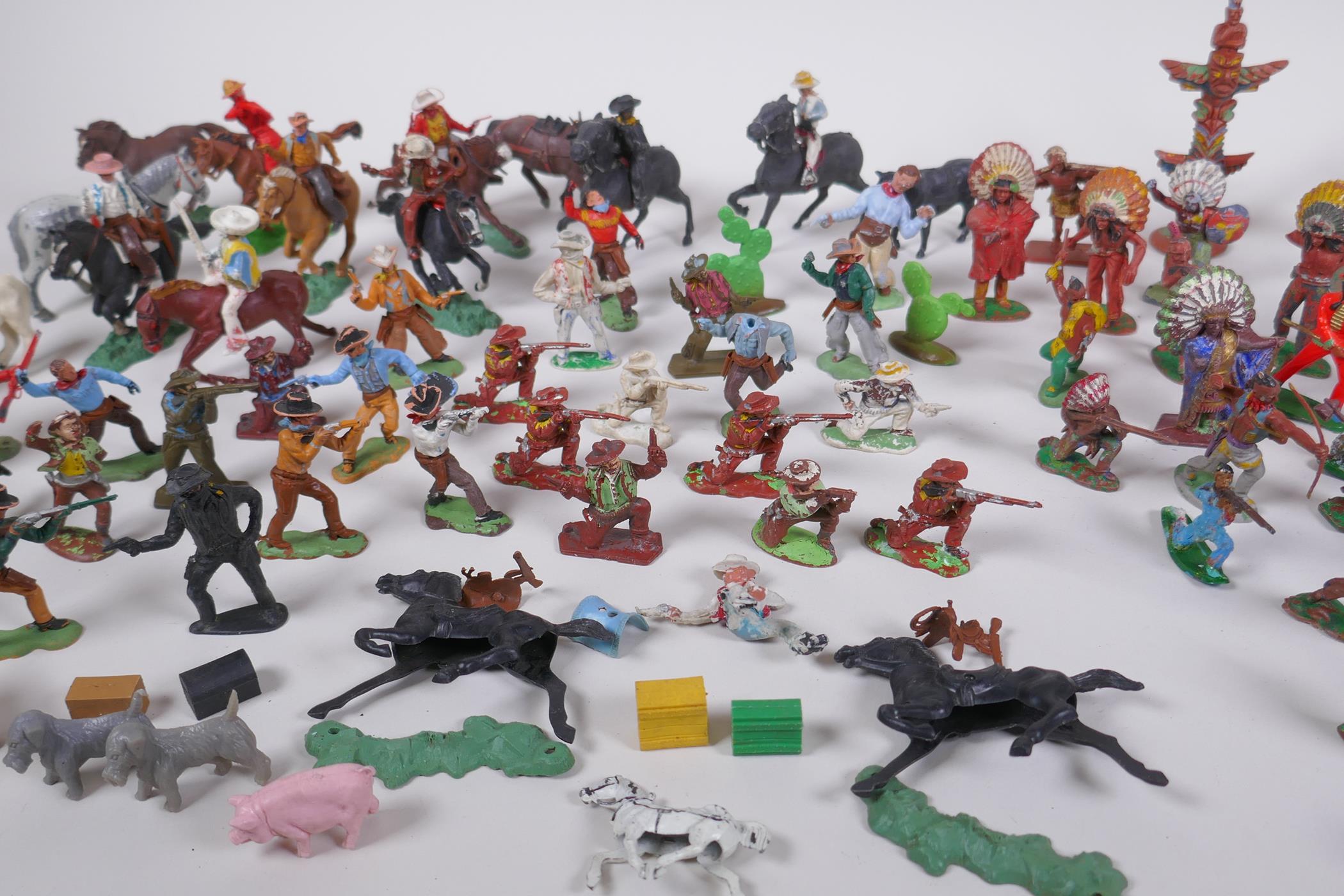 A large quantity of vintage plastic and metal 'cowboy and Indian' toy figures, various makers - Image 5 of 8