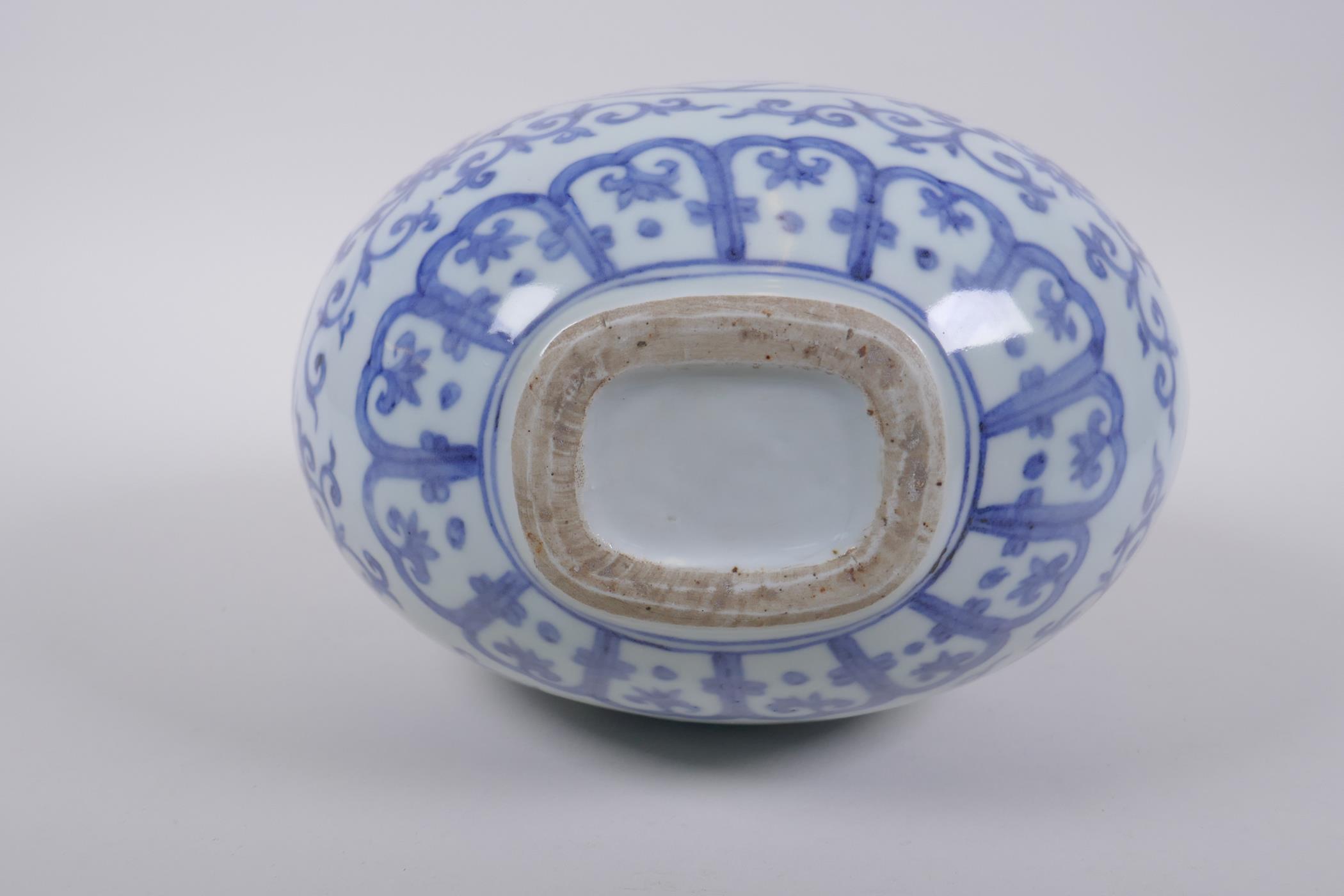 A Chinese blue and white moon flask, with decorative panels bearing inscriptions, Zhengde 6 - Image 7 of 7