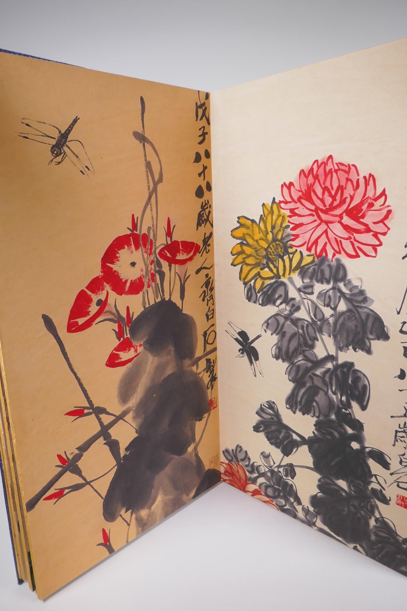 A Chinese printed concertina watercolour book depicting insects, birds, flowers and fruit, 30 x 59cm - Image 3 of 8