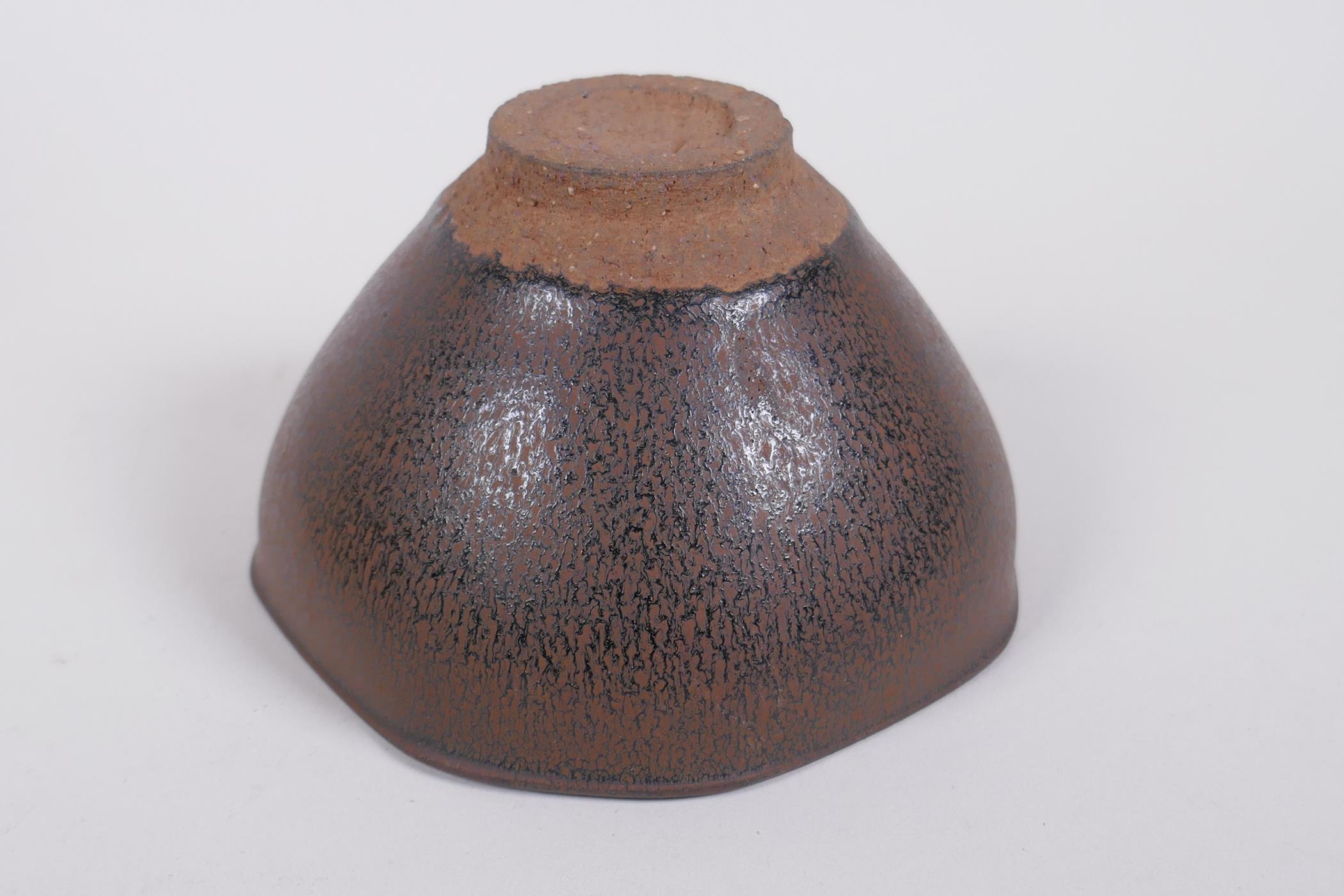 A Chinese Jian kiln pottery bowl with hares fur glaze, in a fitted wood box, 13cm diameter - Image 3 of 5