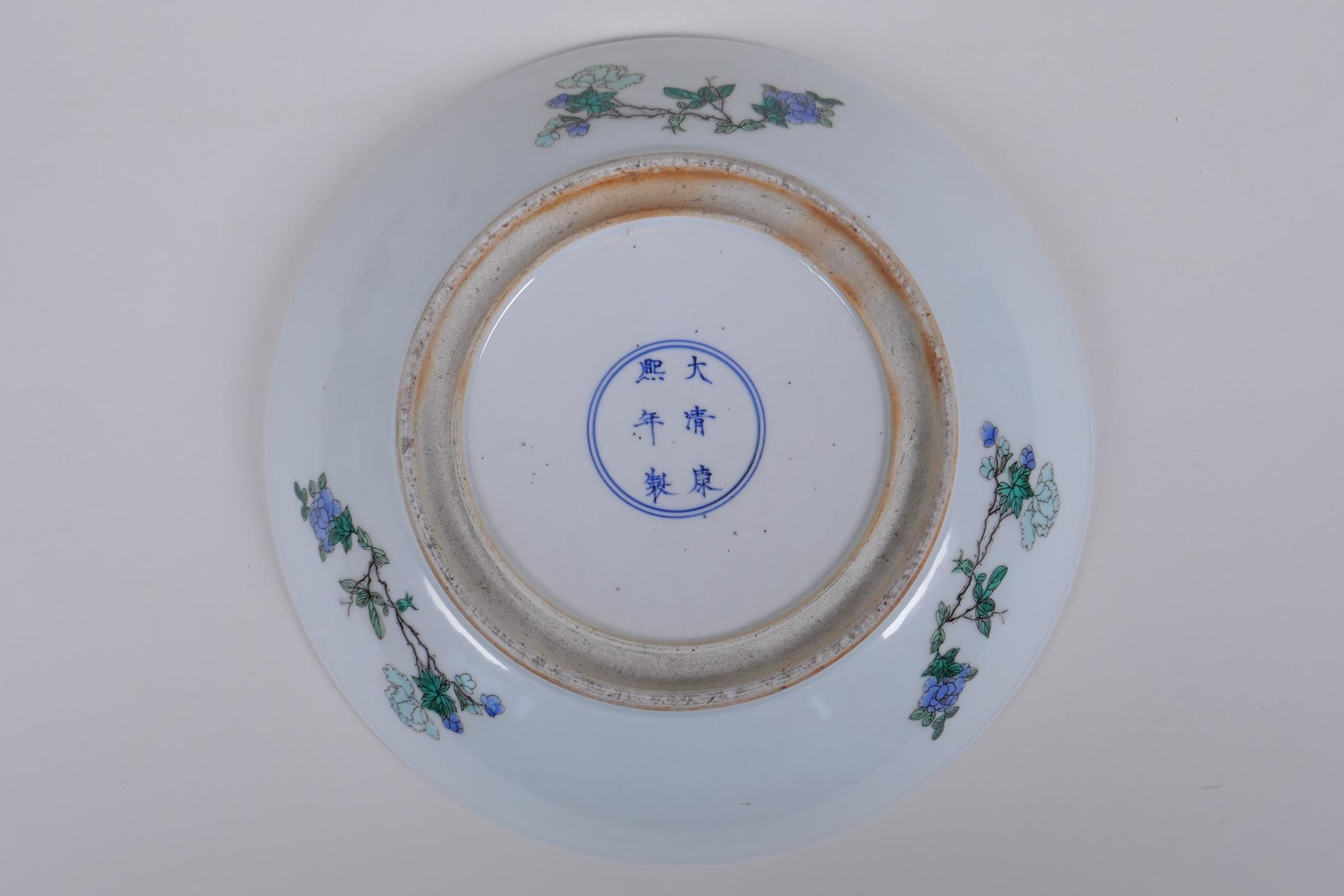 A famille vert porcelain charger decorated with women painting, Chinese KangXi 6 character mark to - Image 4 of 5