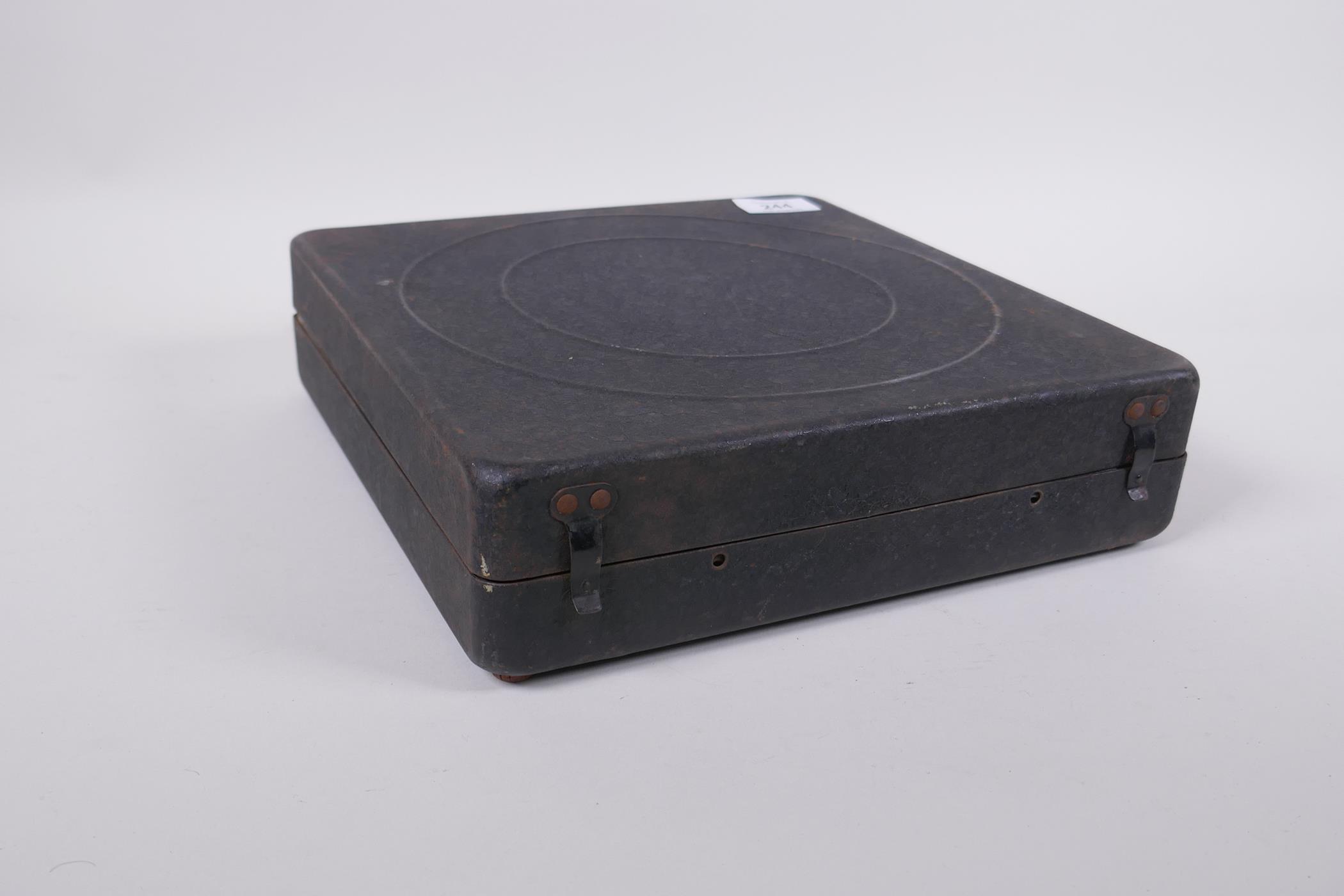 An early 1920s  Polly Portable type gramophone player with fold out loud speaker, 27 x 27 x 6cm - Image 4 of 4