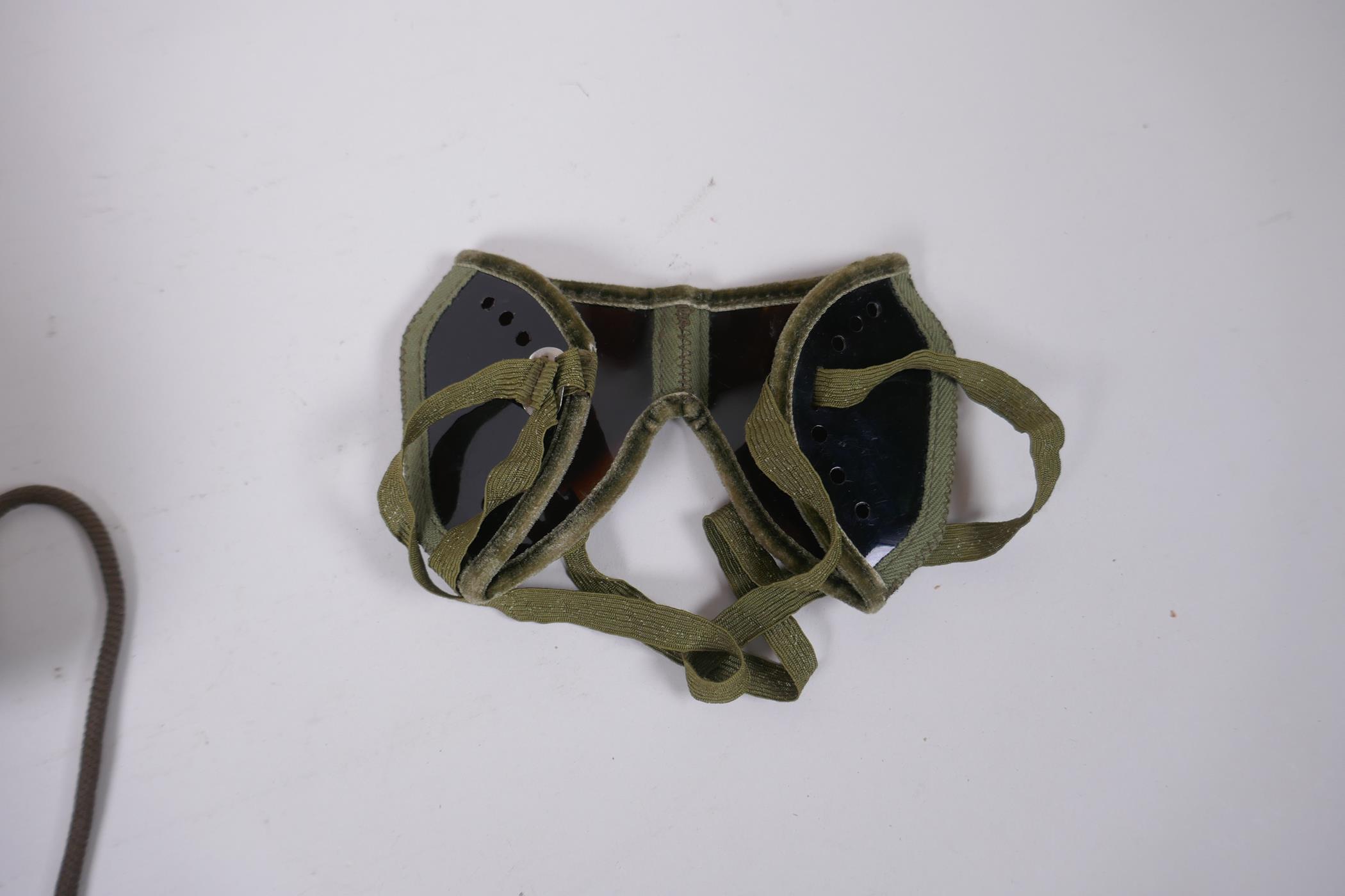 A vintage leather motoring/aviator's cap and a pair of period goggles - Image 3 of 4