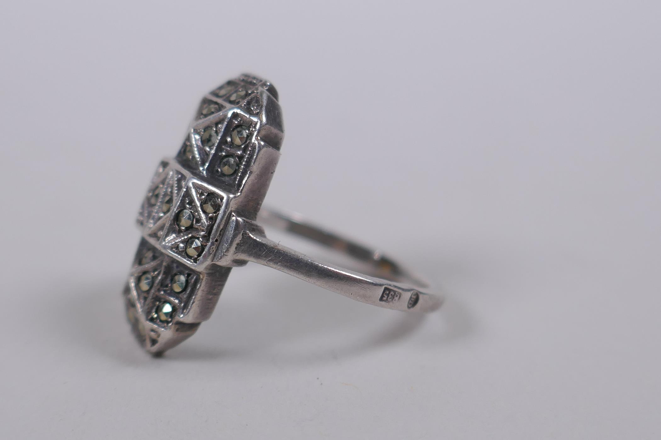 An antique Art Deco continental silver and marcasite ring, stamped 835, size O/P - Image 3 of 5