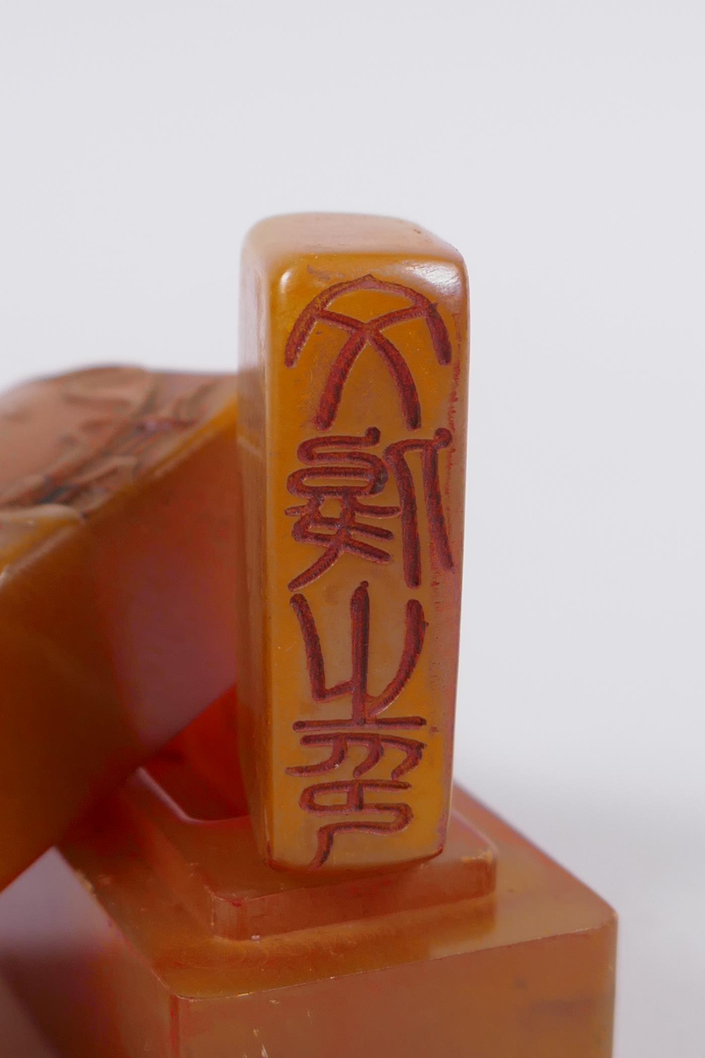 A Chinese amber soapstone box containing an amber soapstone seal, the cover with carved decoration - Image 3 of 4