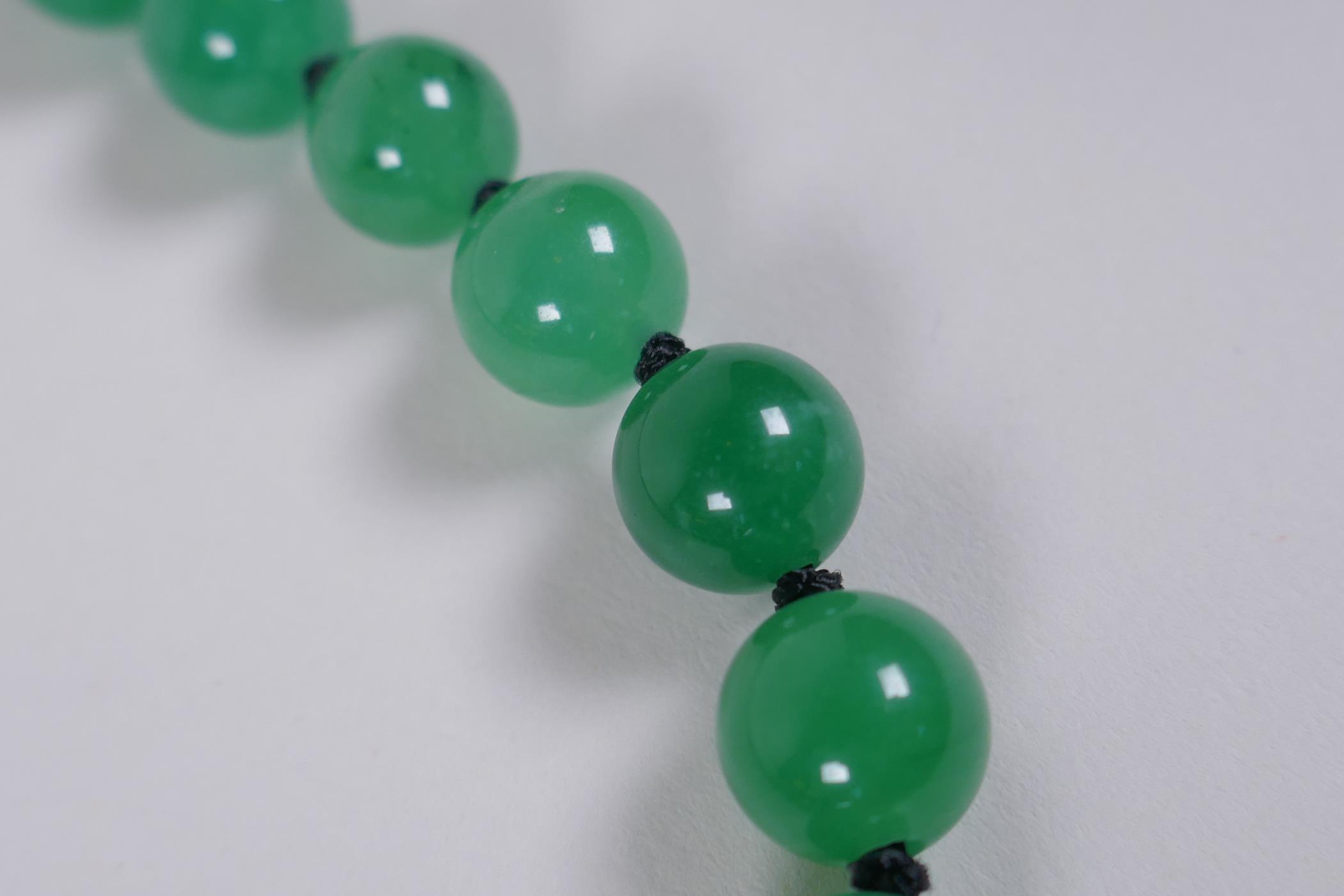 A green hardstone bead necklace, 68cm long - Image 3 of 4