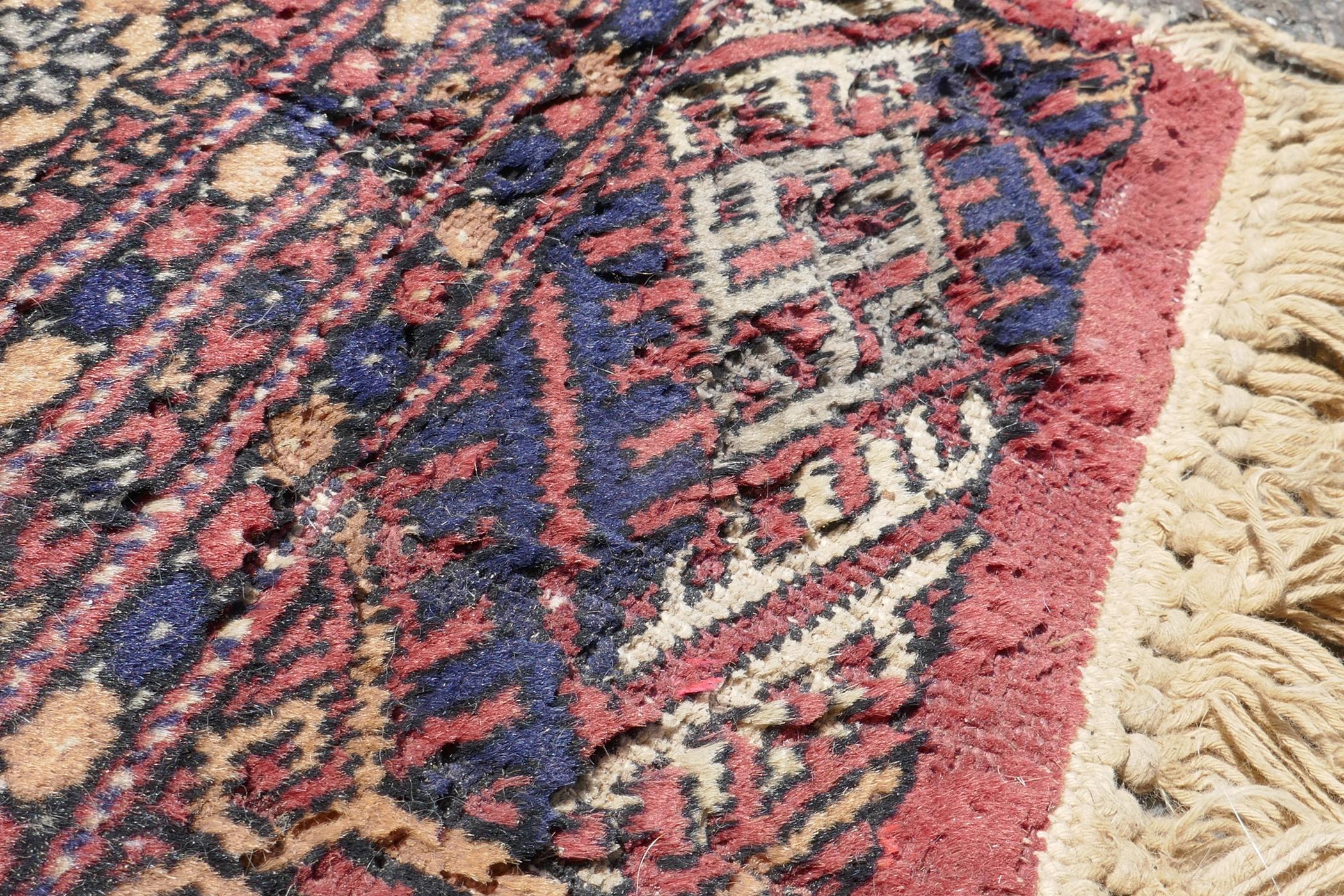 A Turkish terracotta ground wool rug with all over geometric design, 98 x 154cm - Image 5 of 7