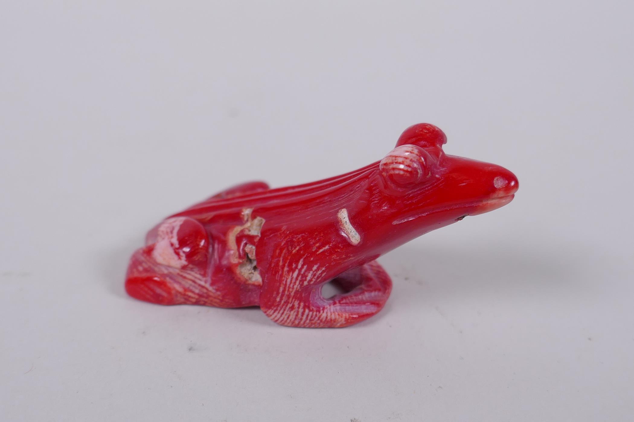 An oriental carved coral toad, and another4 carved in the form of a tortoise, 6cm long - Image 2 of 5