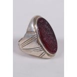 An Islamic white metal ring set with an agate intaglio seal carved with Islamic script, size W/X