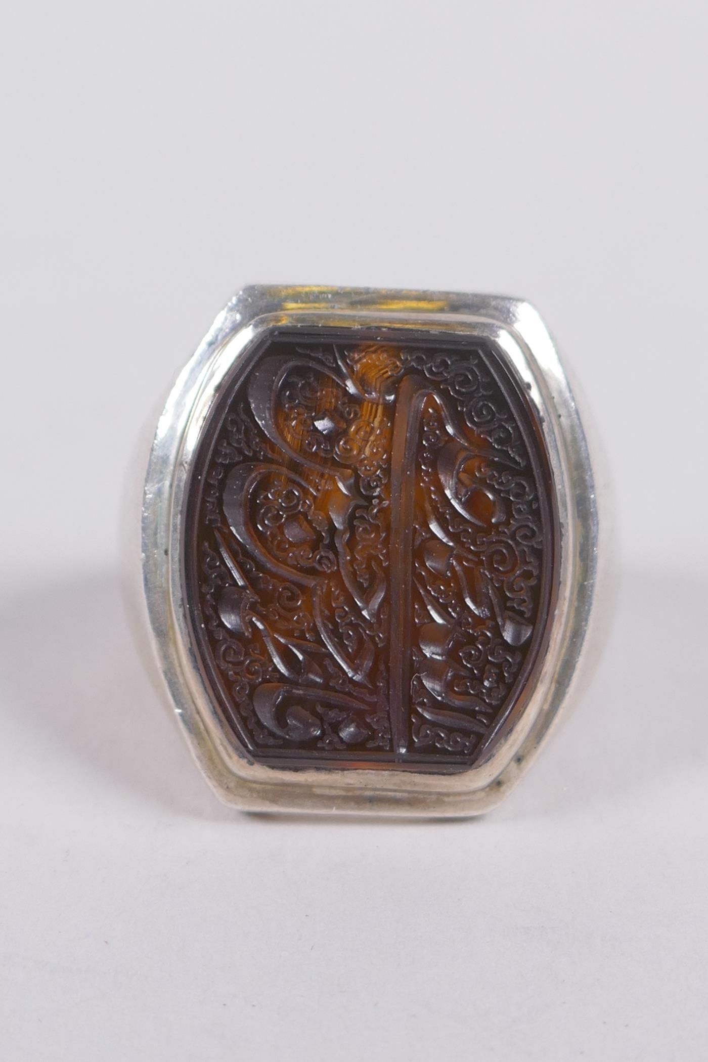 An Islamic white metal ring set with an intaglio seal carved with Islamic script, marks to interior, - Image 2 of 4