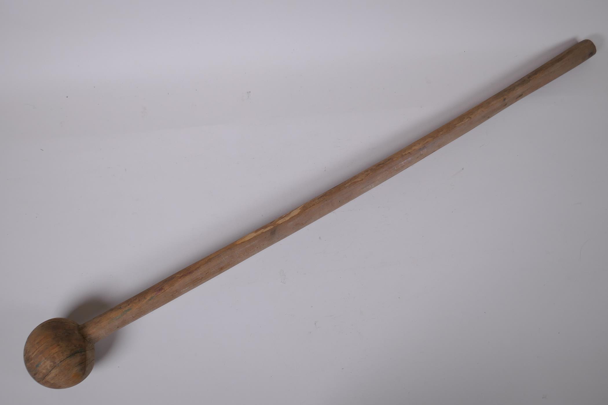 A late C19th/early C20th African Zulu knobkerrie club, 77cm long