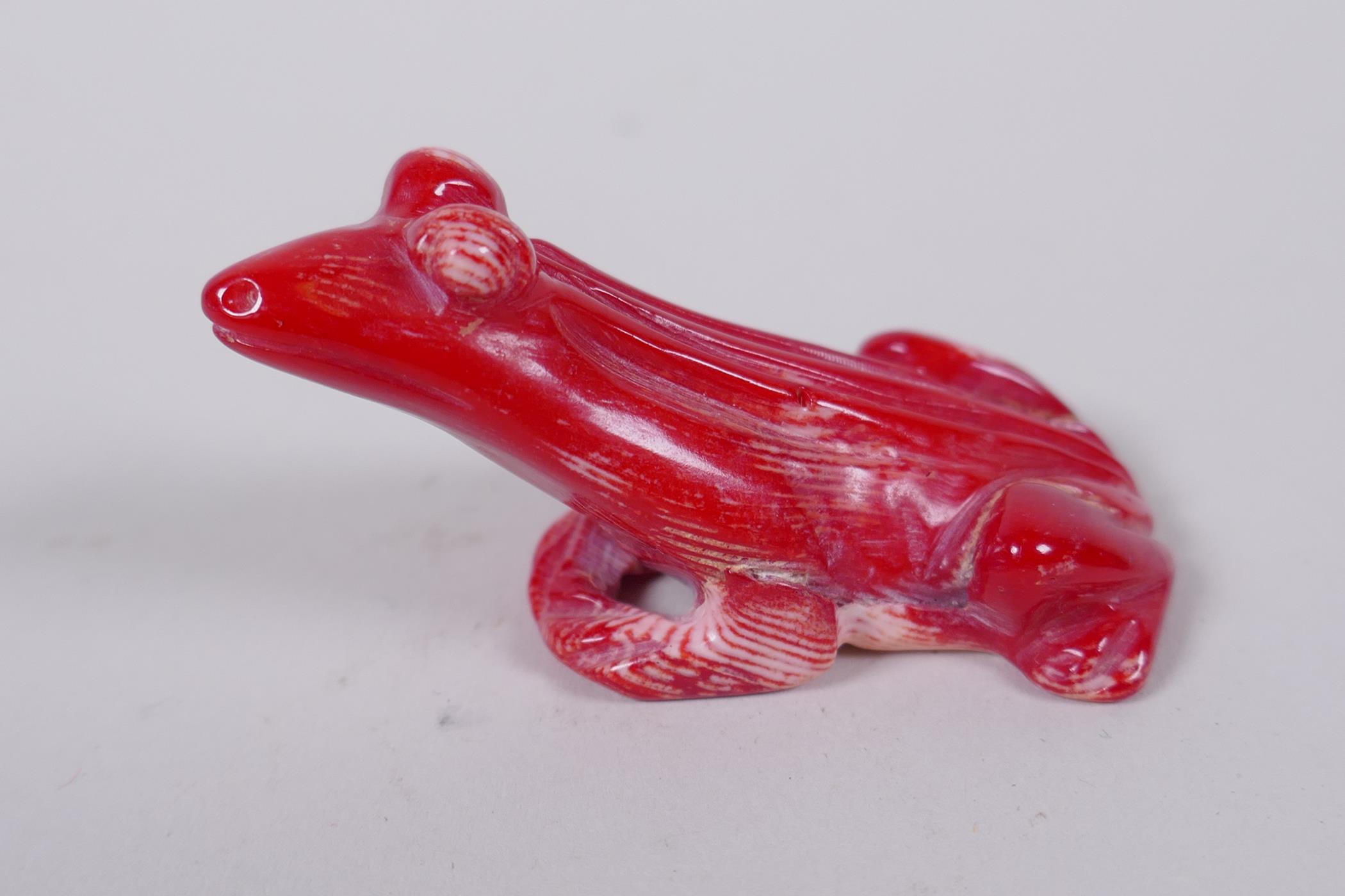 An oriental carved coral toad, and another4 carved in the form of a tortoise, 6cm long - Image 3 of 5