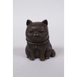 A Japanese style bronze okimono cat, 6cm high