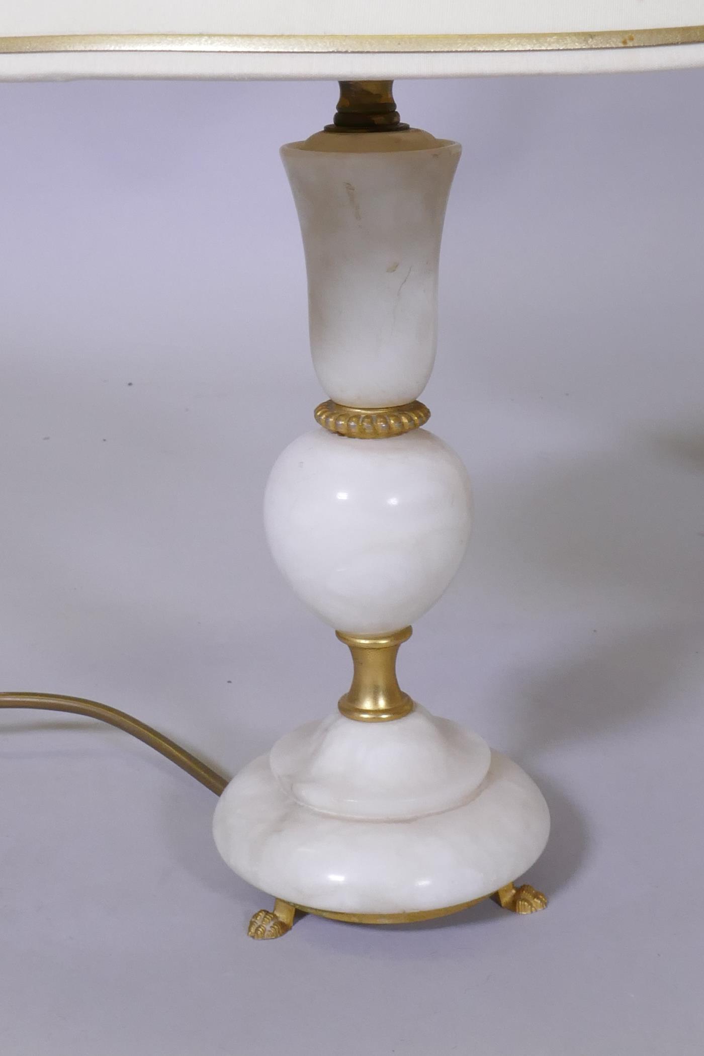 A ceramic table lamp and a pair of smaller alabaster lamps, 78cm with shade - Image 2 of 2