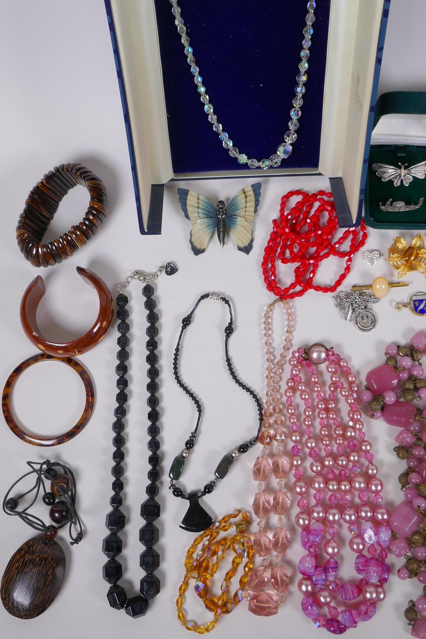 A collection of vintage costume jewellery including some silver jewellery, necklaces, rings etc - Image 8 of 8