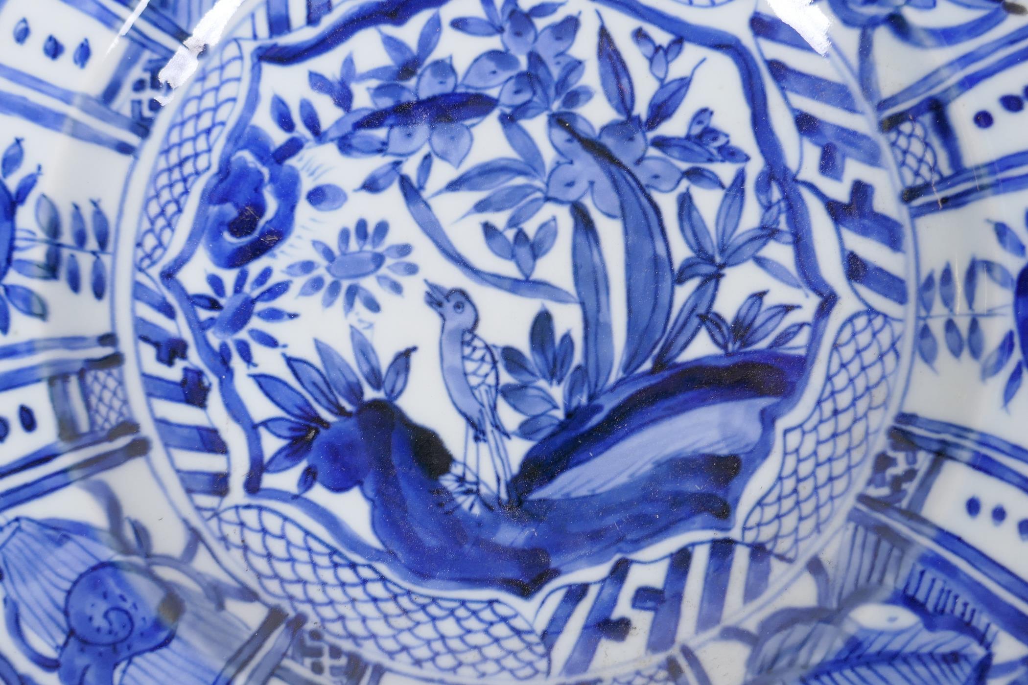 A pair of Chinese blue and white Kraak porcelain cabinet plates decorated with insects and birds - Image 3 of 7