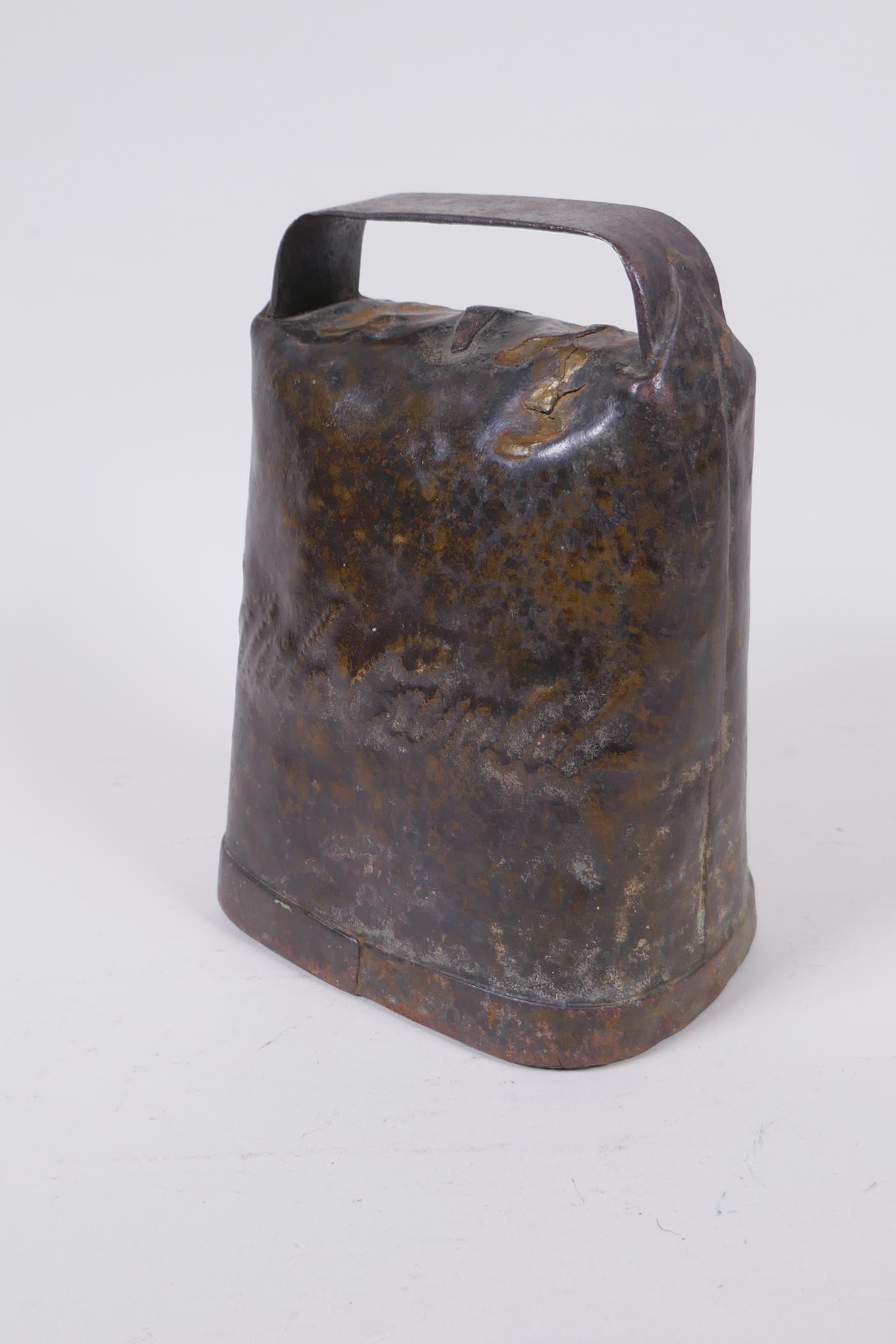 An antique continental cow bell, 14 x 19cm - Image 2 of 6