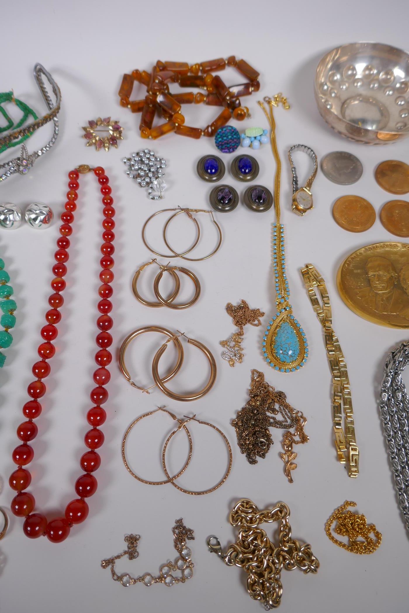 A quantity of vintage costume jewellery including a tiara, bangles, necklaces etc, together with a - Image 5 of 9