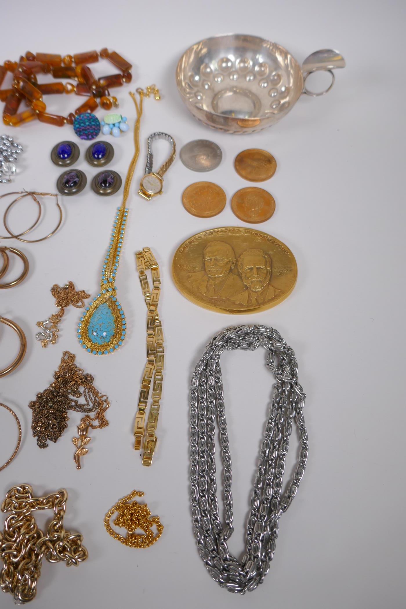 A quantity of vintage costume jewellery including a tiara, bangles, necklaces etc, together with a - Image 6 of 9