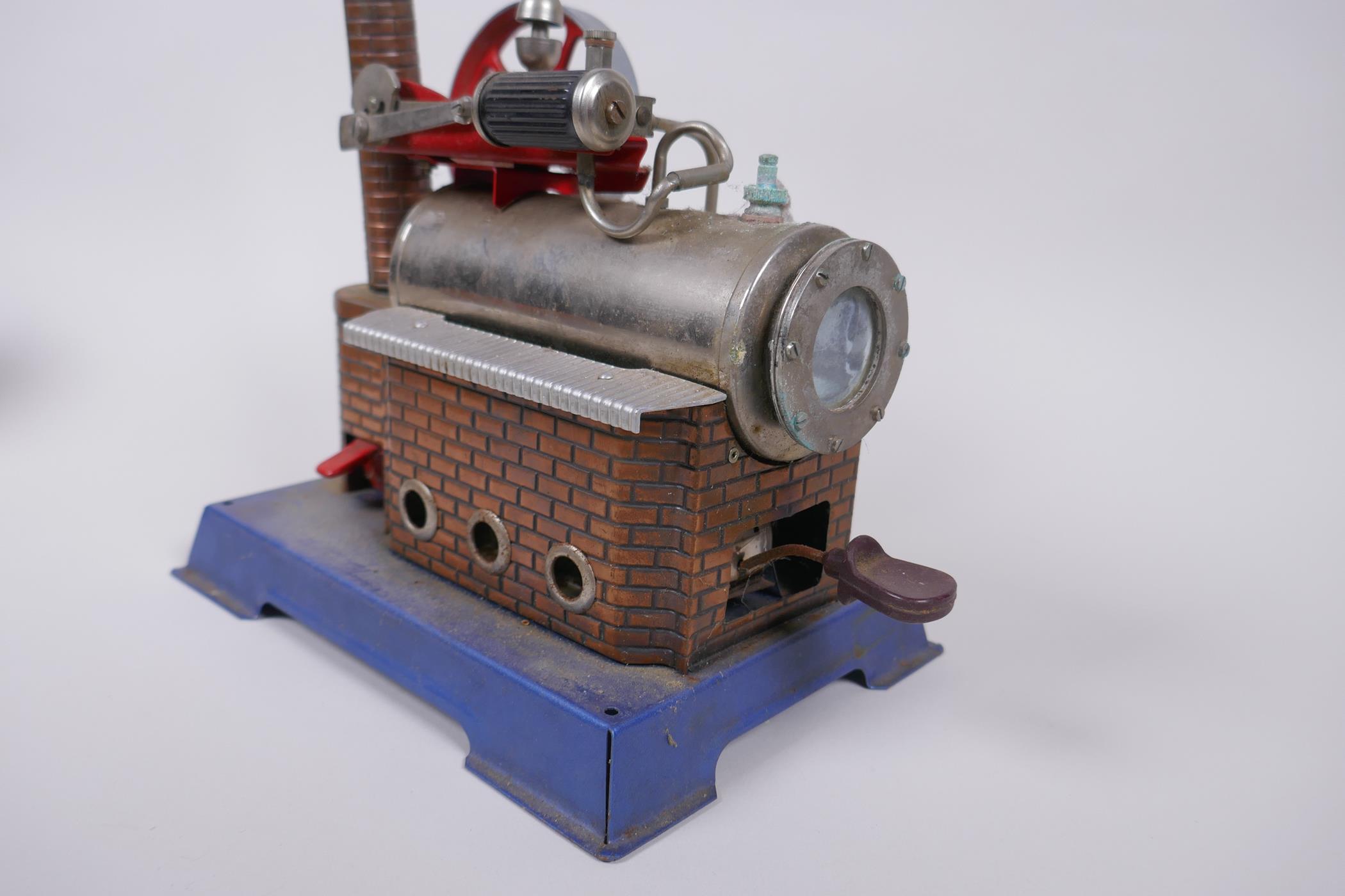 A Wilesco D14 Static Steam Engine, with original operating instructions, 20 x 14cm - Image 2 of 4