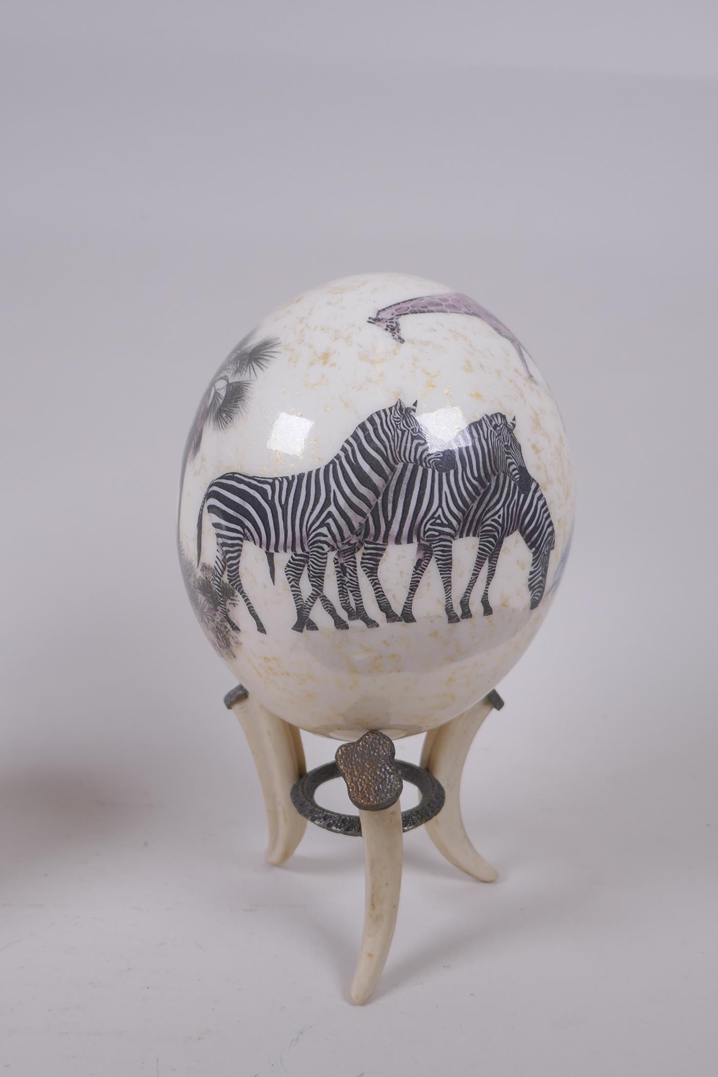 A decorative gilt and collage ostrich egg on stand by Sherry Rowe, and another undecorated ostrich - Image 5 of 7