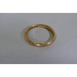 A 9ct gold wedding band, 2.37g