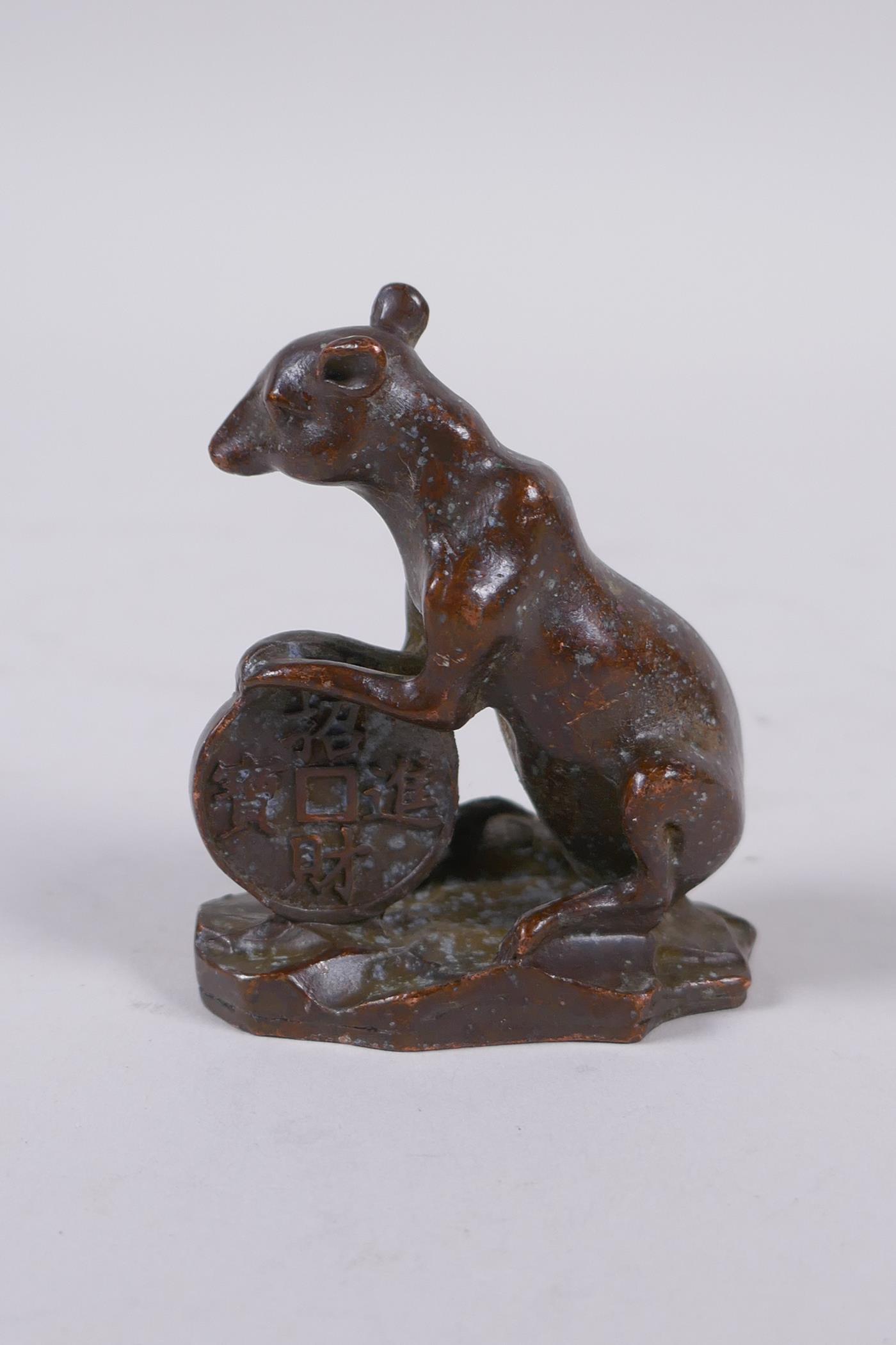 An oriental bronze figure of a rat with a Chinese coin, 3 character mark to base, 6cm high - Image 2 of 3