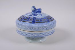A Chinese blue and white porcelain cylinder censer and cover with raised foot and kylin knop, 16cm