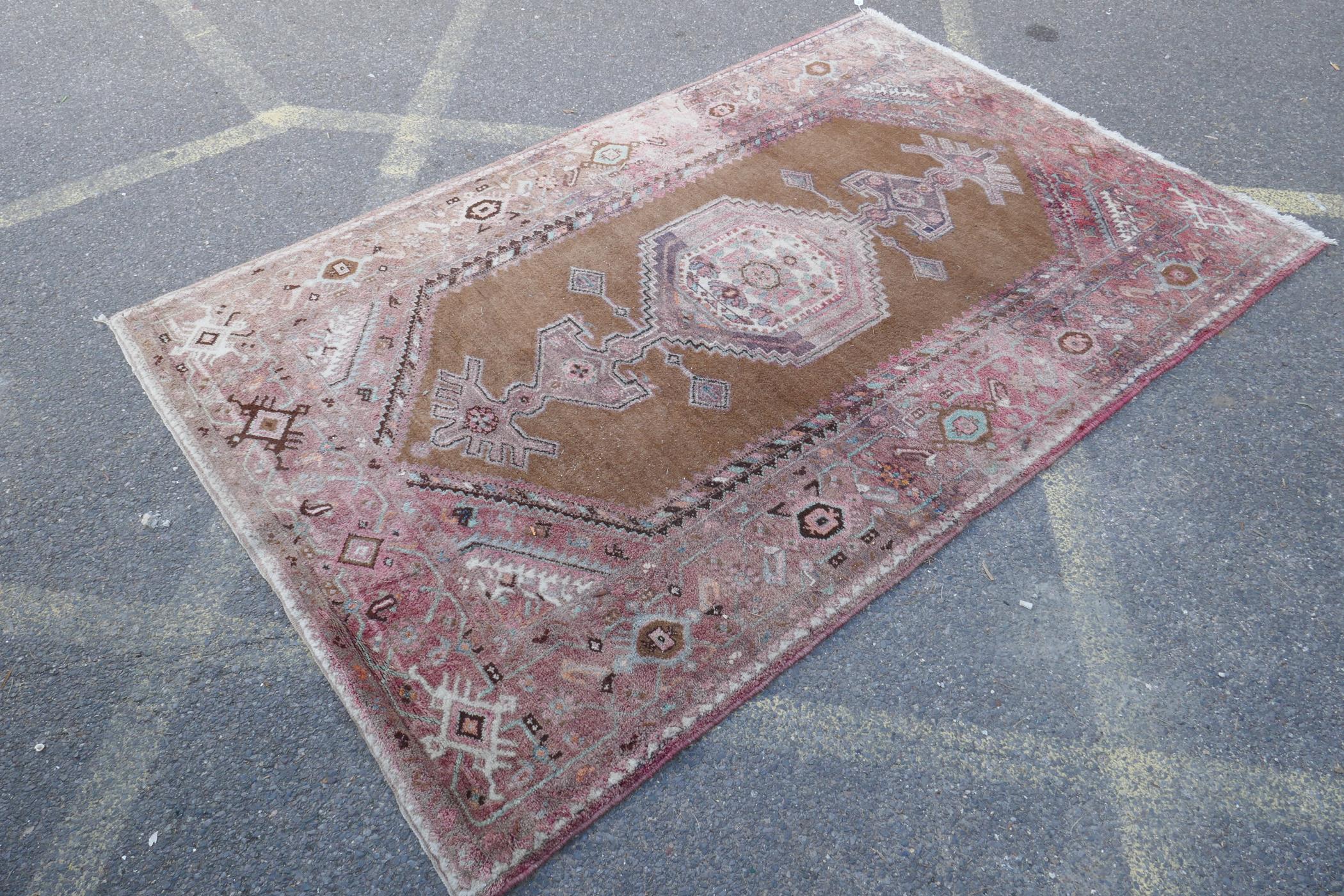A Persian wool Songhor Hamadan rug, faded, 158 x 245cm - Image 3 of 6