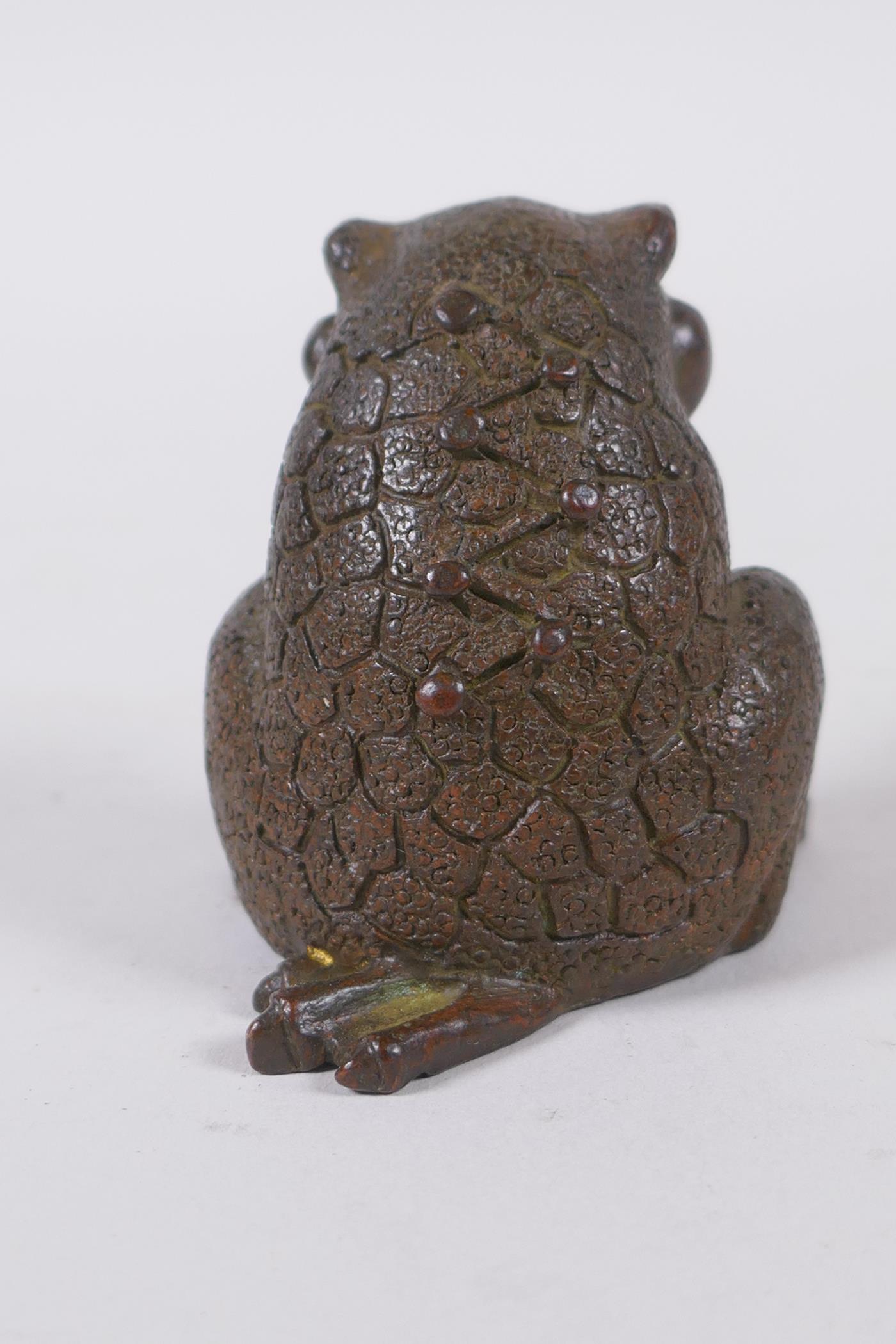 A Japanese style bronze okimono toad, impressed mark to base, 5cm high - Image 3 of 4