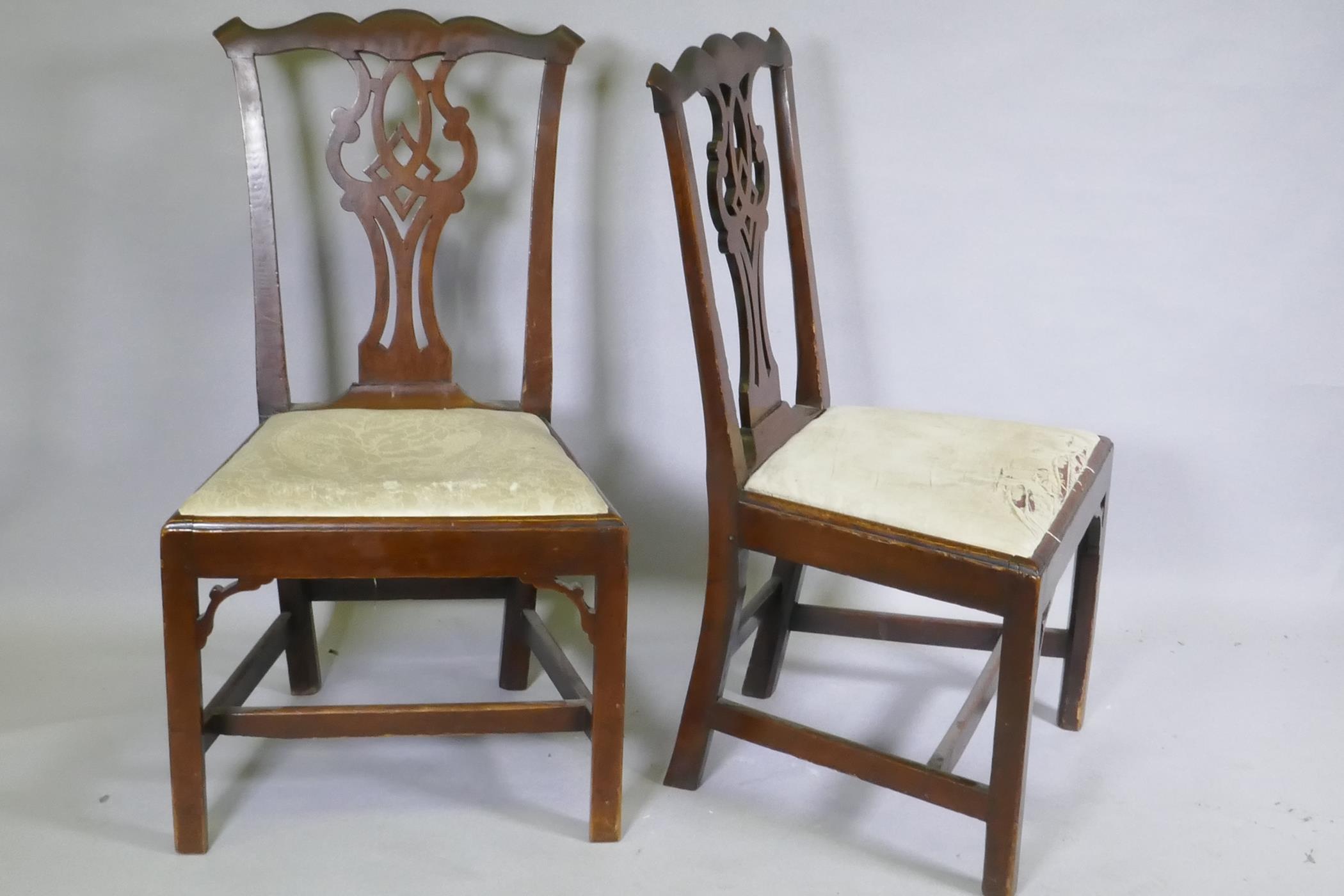 A good pair of C18th  Chippendale provincial style elm side chairs with pierced back splats, - Image 9 of 9