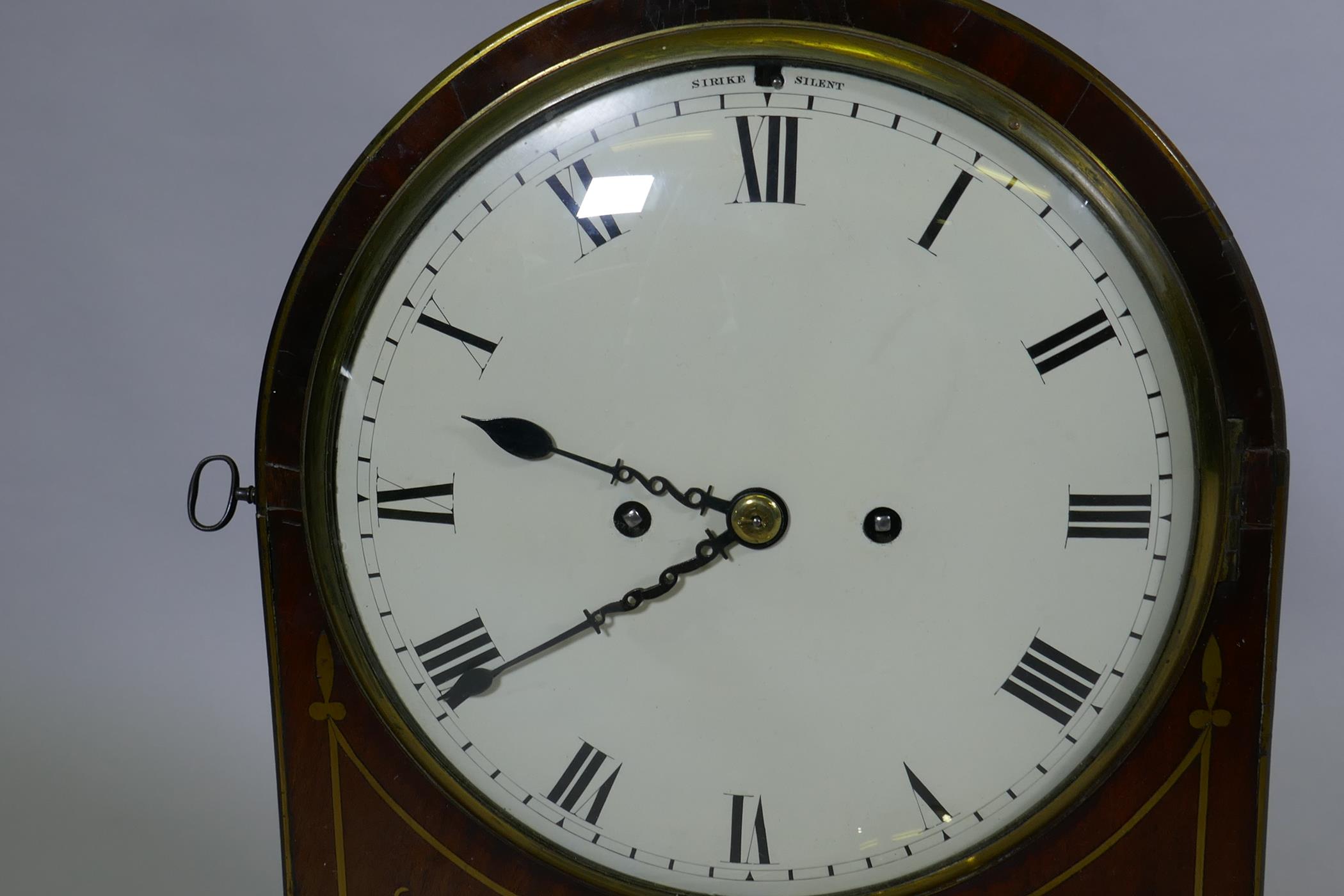 An early C19th mahogany bracket clock, the dome shaped case with brass inlaid decoration, ring - Image 2 of 9
