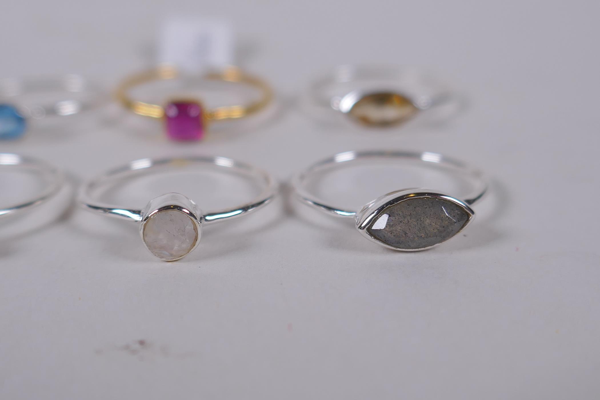 Ten 925 silver and silver gilt lady's dress rings, with assorted stone settings and various sizes - Image 4 of 7
