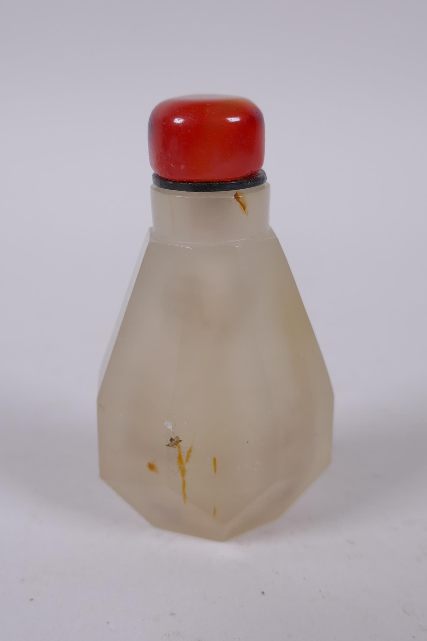 A Chinese agate snuff bottle carved in the form of a chilli with bat and kylin decoration, and a - Image 5 of 6