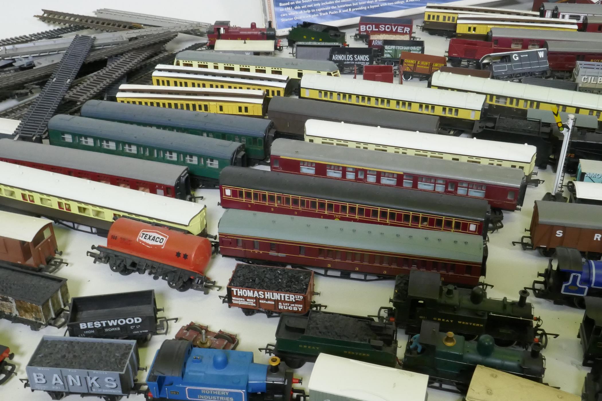 A quantity of Hornby, Triang, Lima H0-00 engines, rolling stock, transformers, track etc - Image 8 of 9
