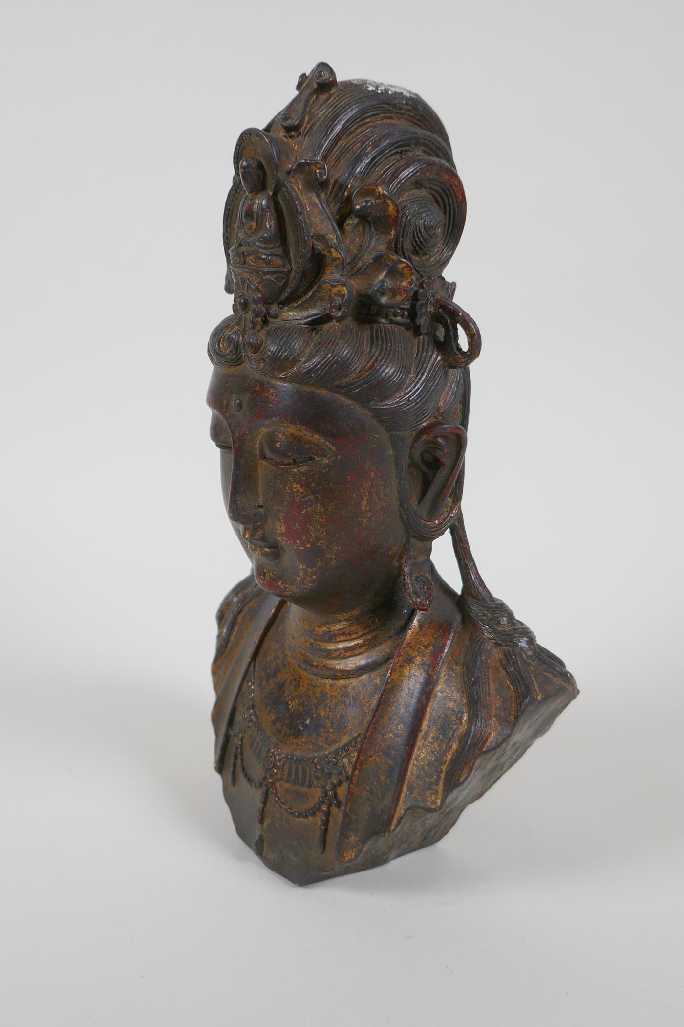 A Chinese filled gilt bronze bust of Quan Yin, 21cm high - Image 4 of 4