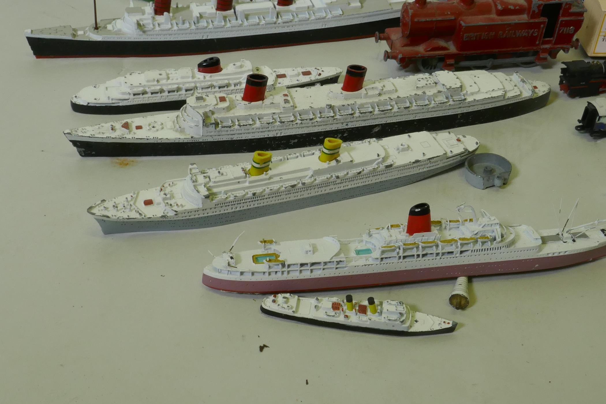 A quantity of collector's die cast model buses, trains, ships etc - Image 3 of 7