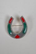 A sterling silver horseshoe brooch set with coral and malachite, 3cm