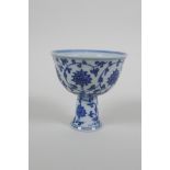 A blue and white porcelain stem cup with scrolling lotus flower decoration, Chine Xuande 6 character