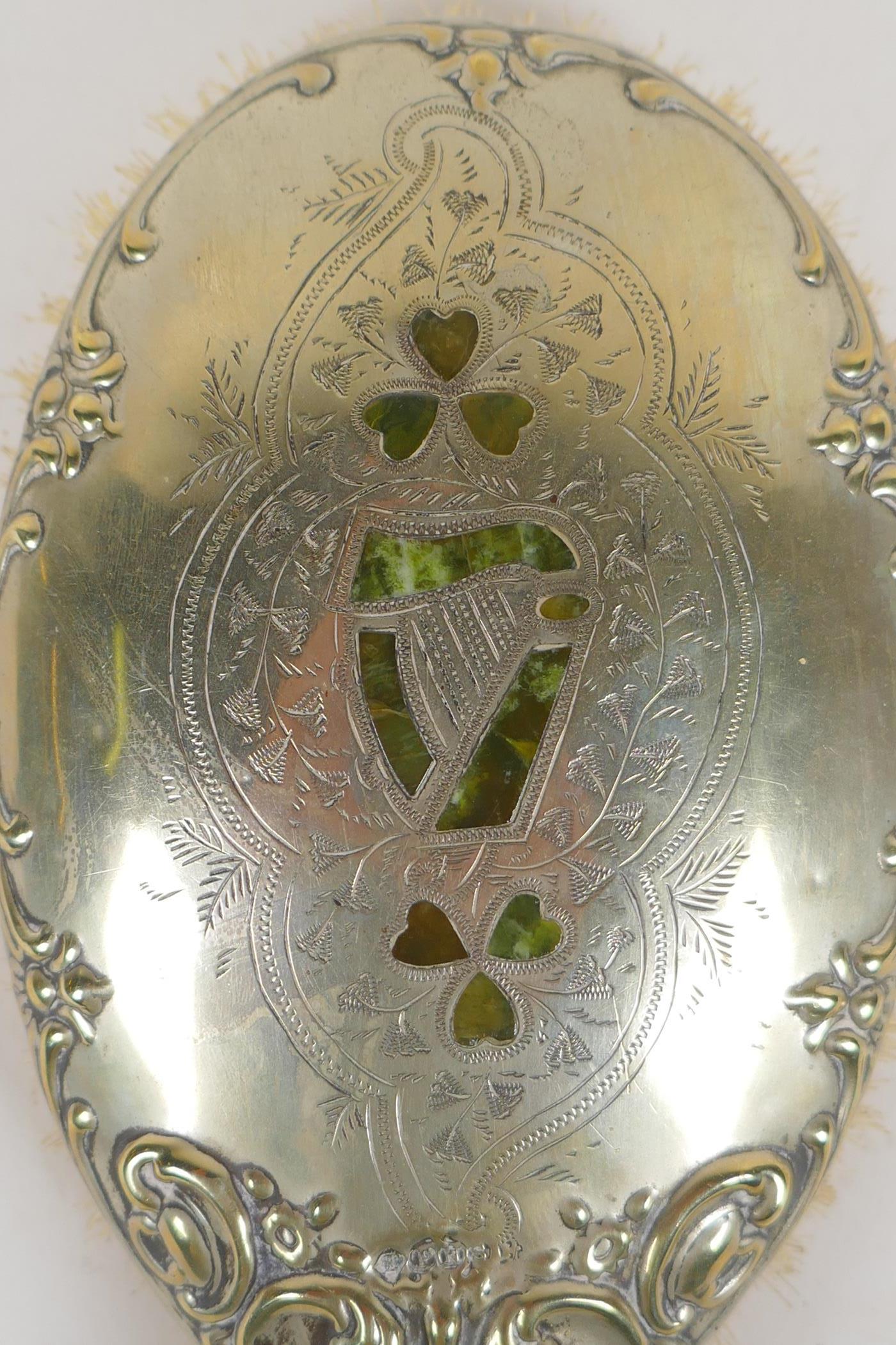 An antique Irish silver plated clothes brush, decorated with inlaid moss agate in the form of clover - Image 2 of 4